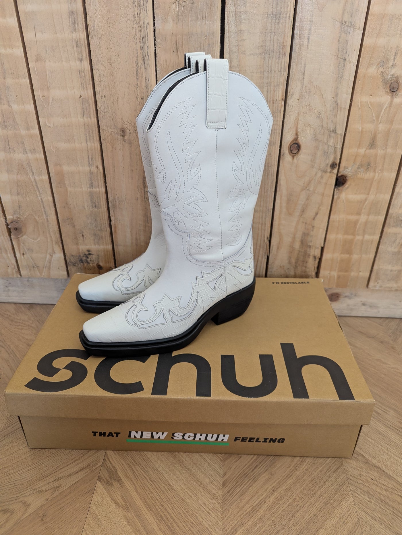 Schuh White Cowboy Boots 6 New