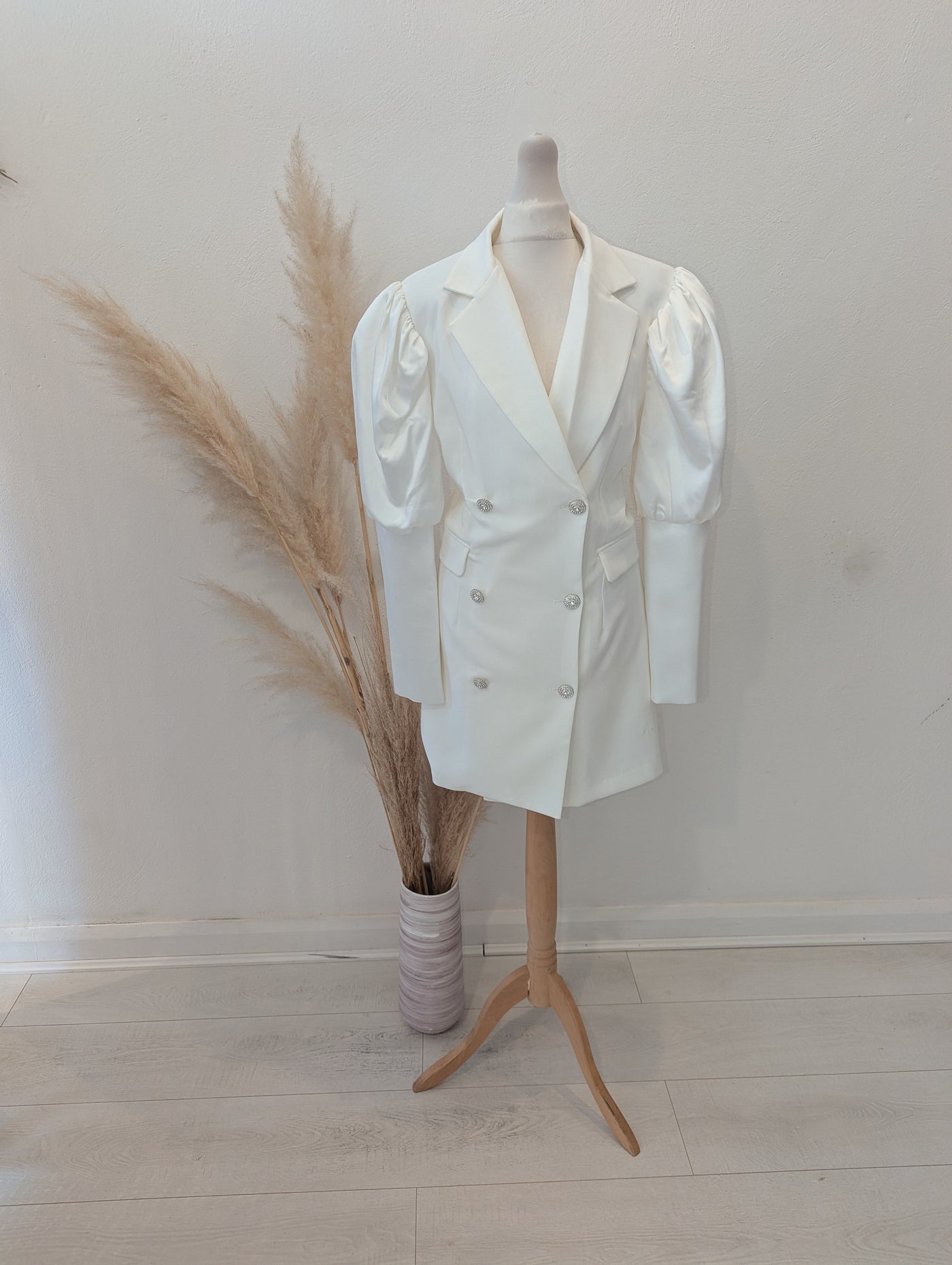 Forever Unique White Blazer  Dress 6  NWT