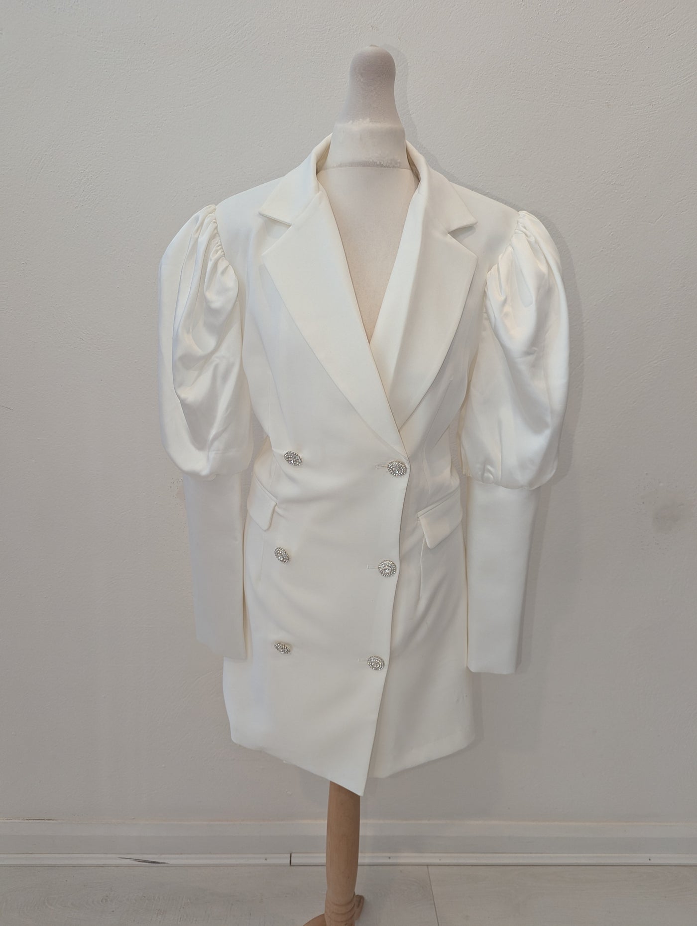 Forever Unique White Blazer  Dress 6  NWT