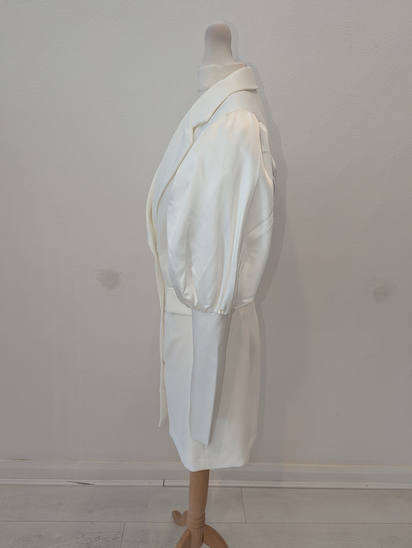 Forever Unique White Blazer  Dress 6  NWT