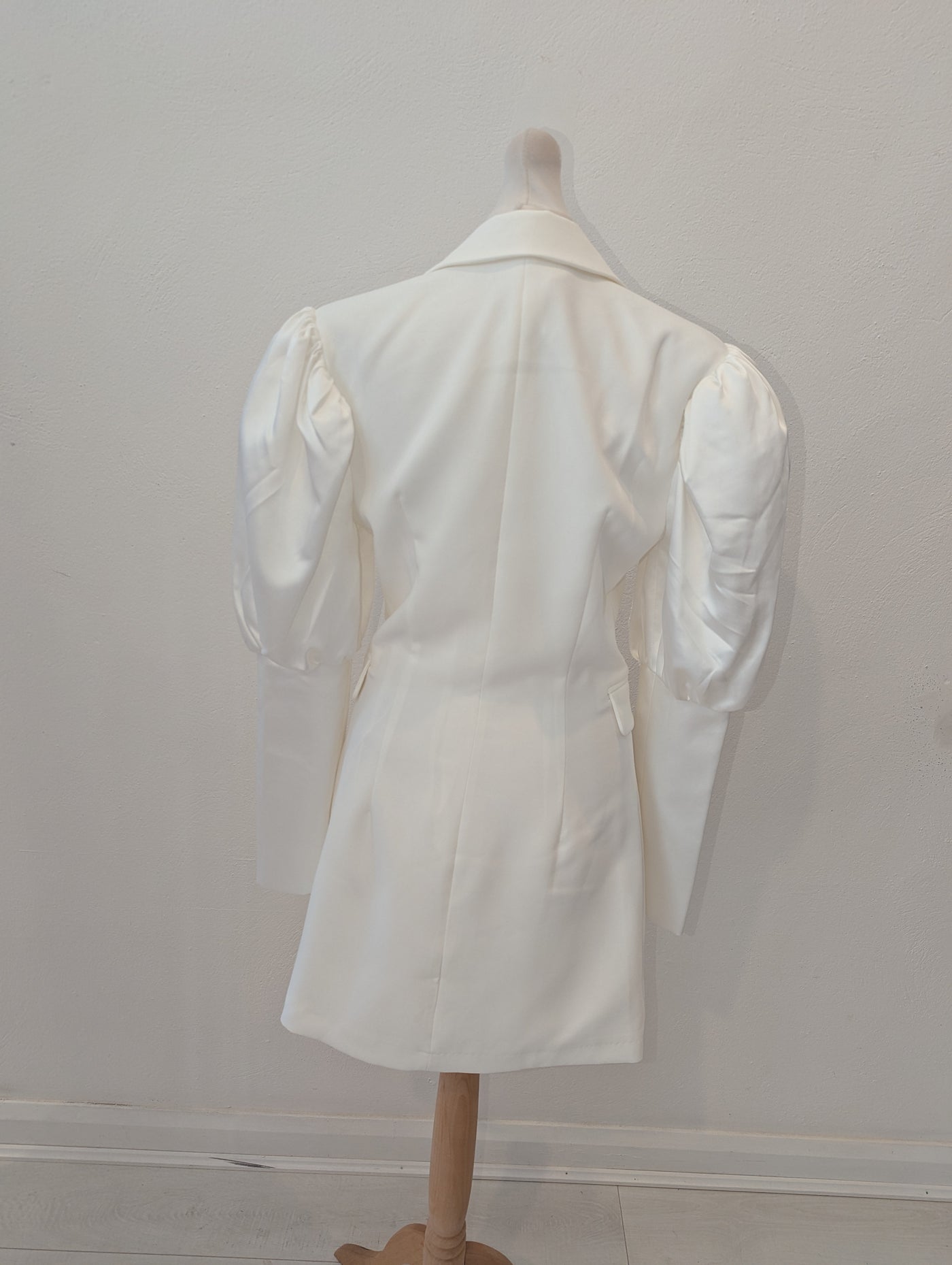 Forever Unique White Blazer  Dress 6  NWT