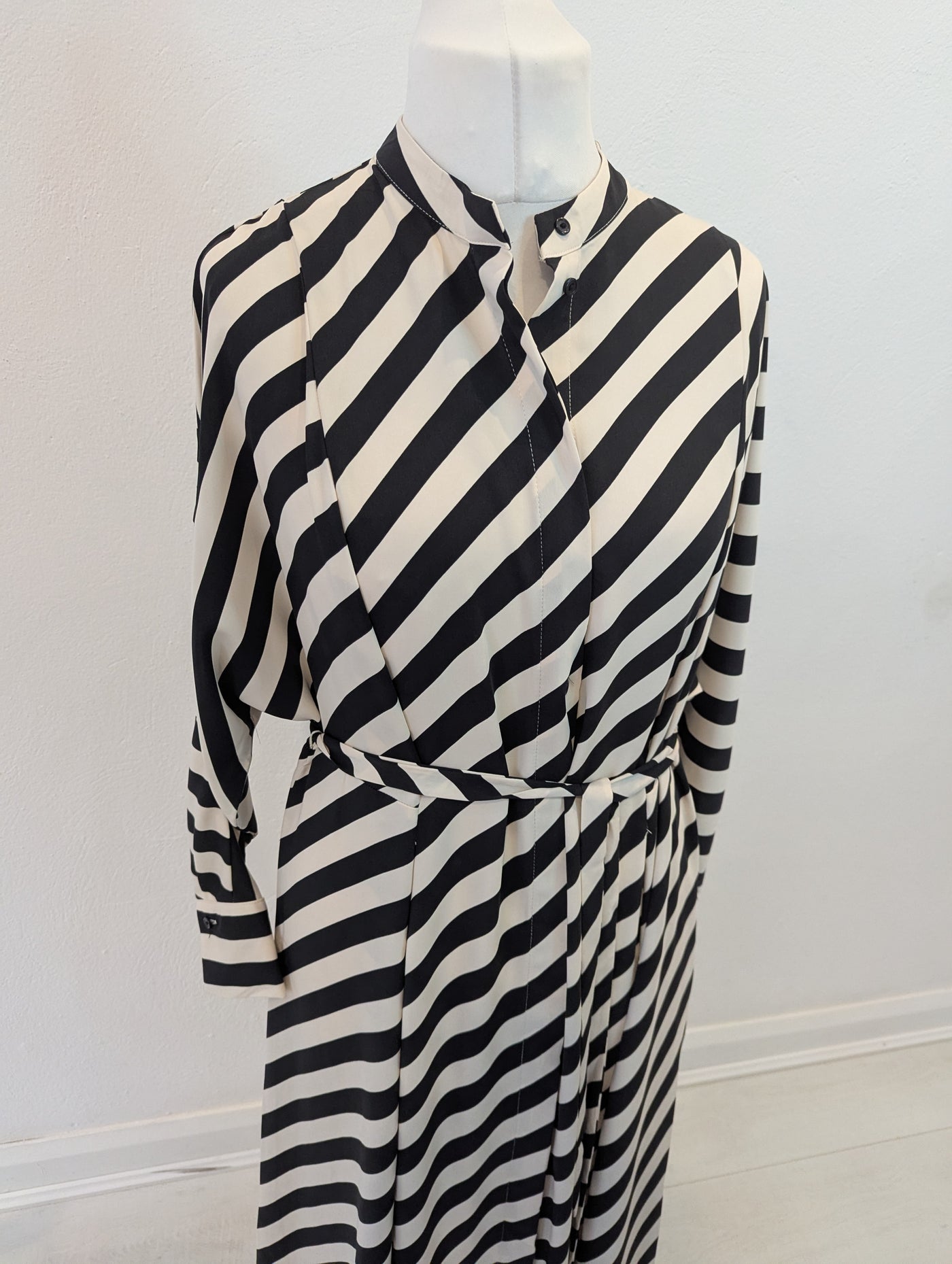 H&M Black White Stripe Shirt Dress M NWT – The Wardrobe