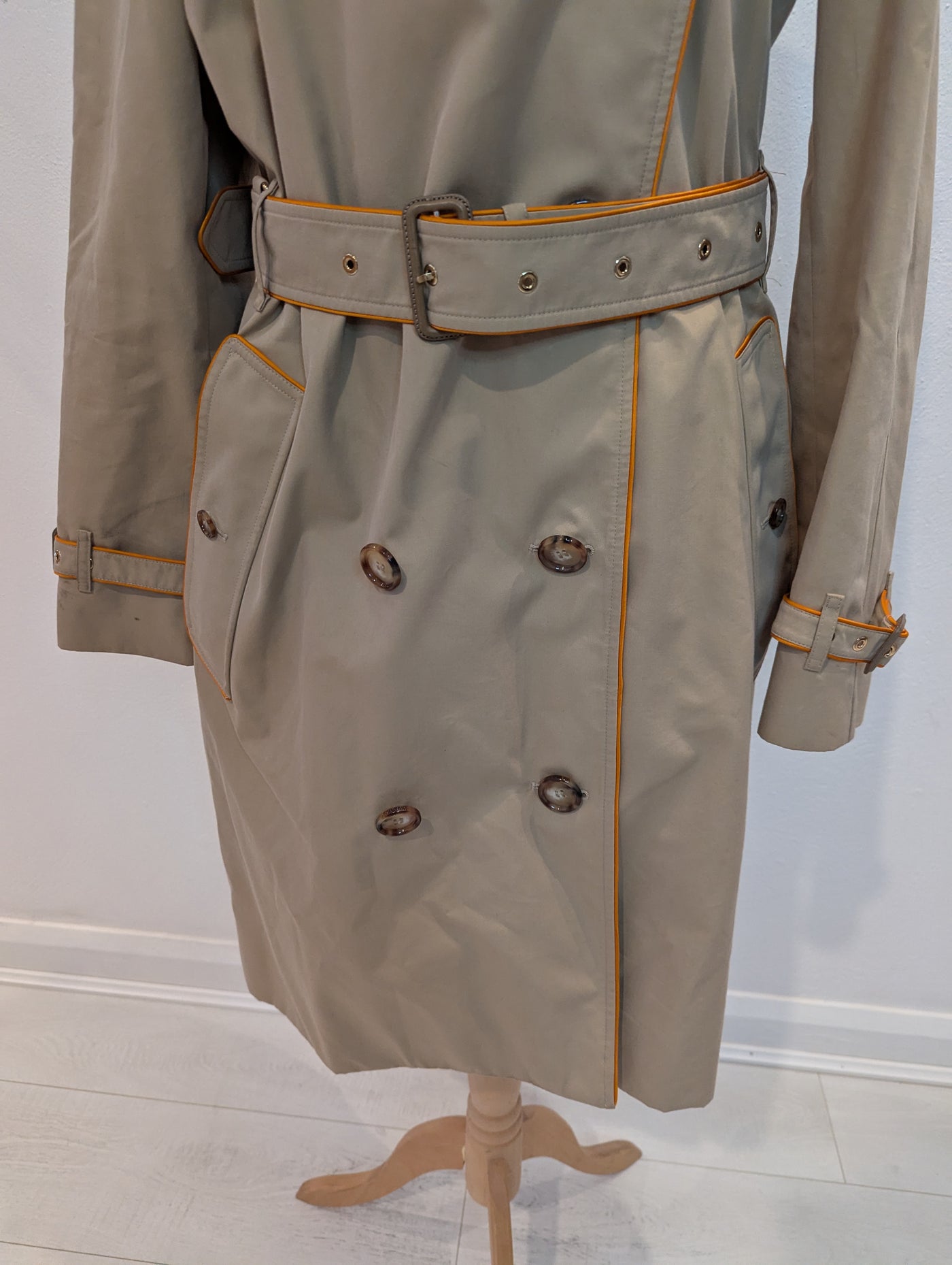 Burberry orange trim Trench 10