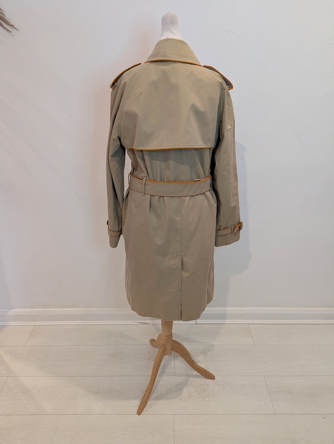 Burberry orange trim Trench 10