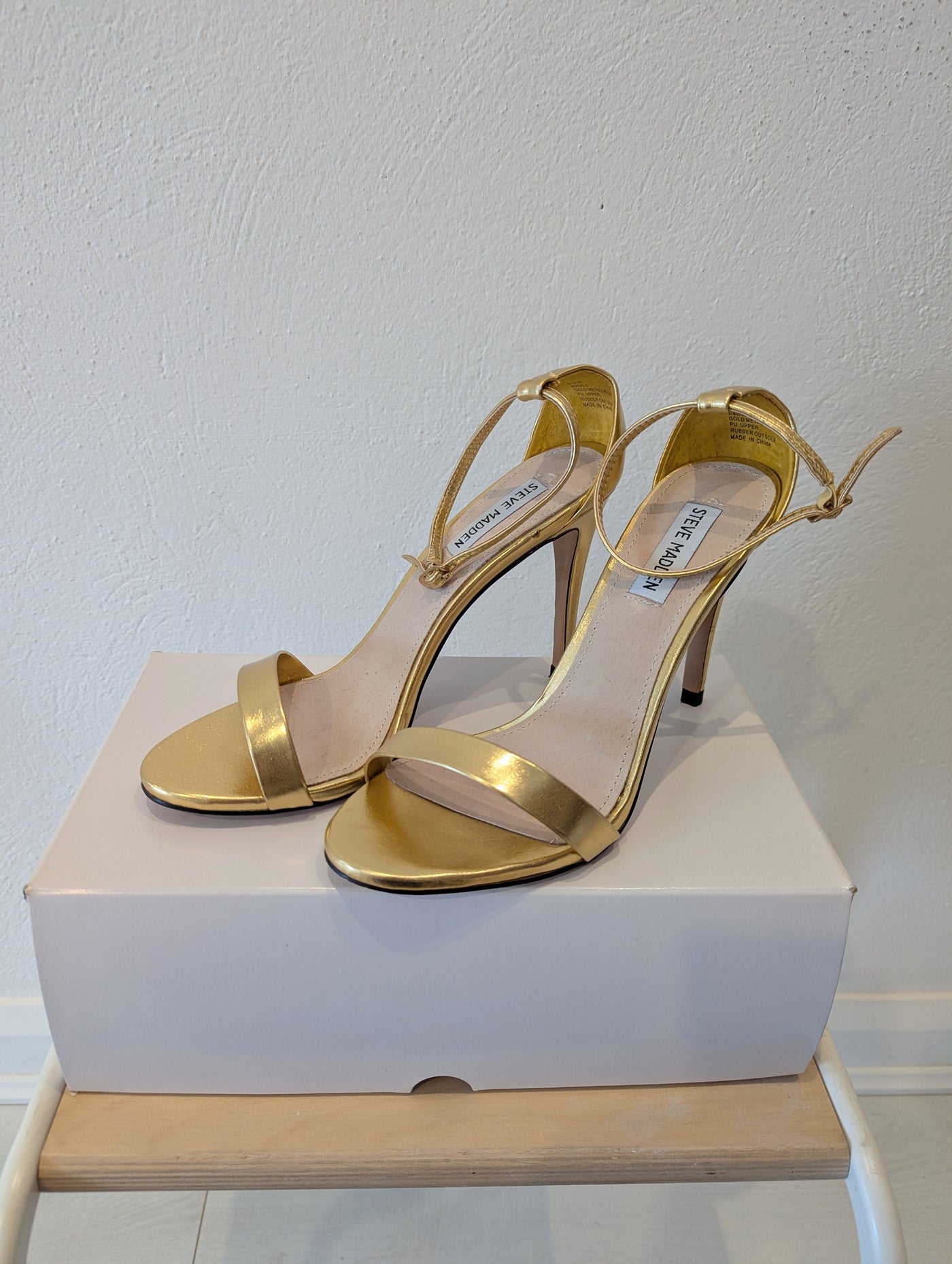Steve Madden Gold Heels 7