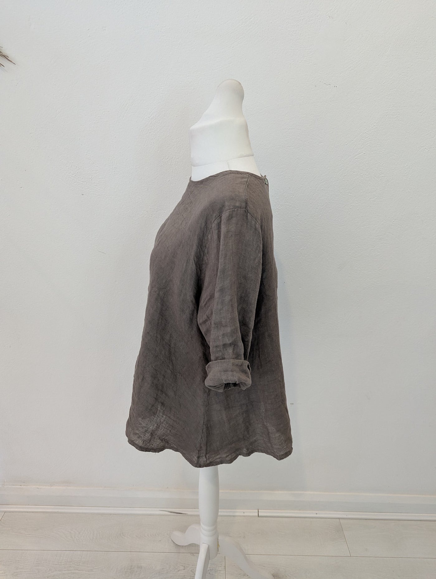 Style Hax Linen Top in Taupe