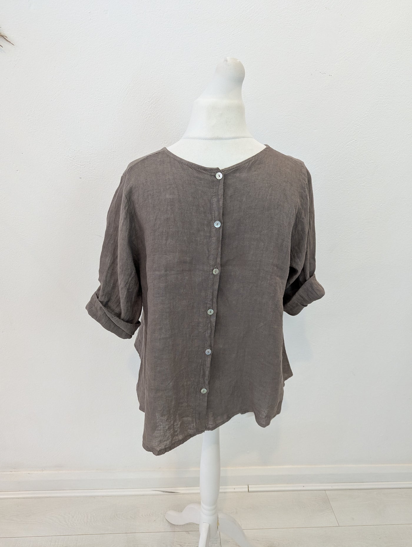 Style Hax Linen Top in Taupe