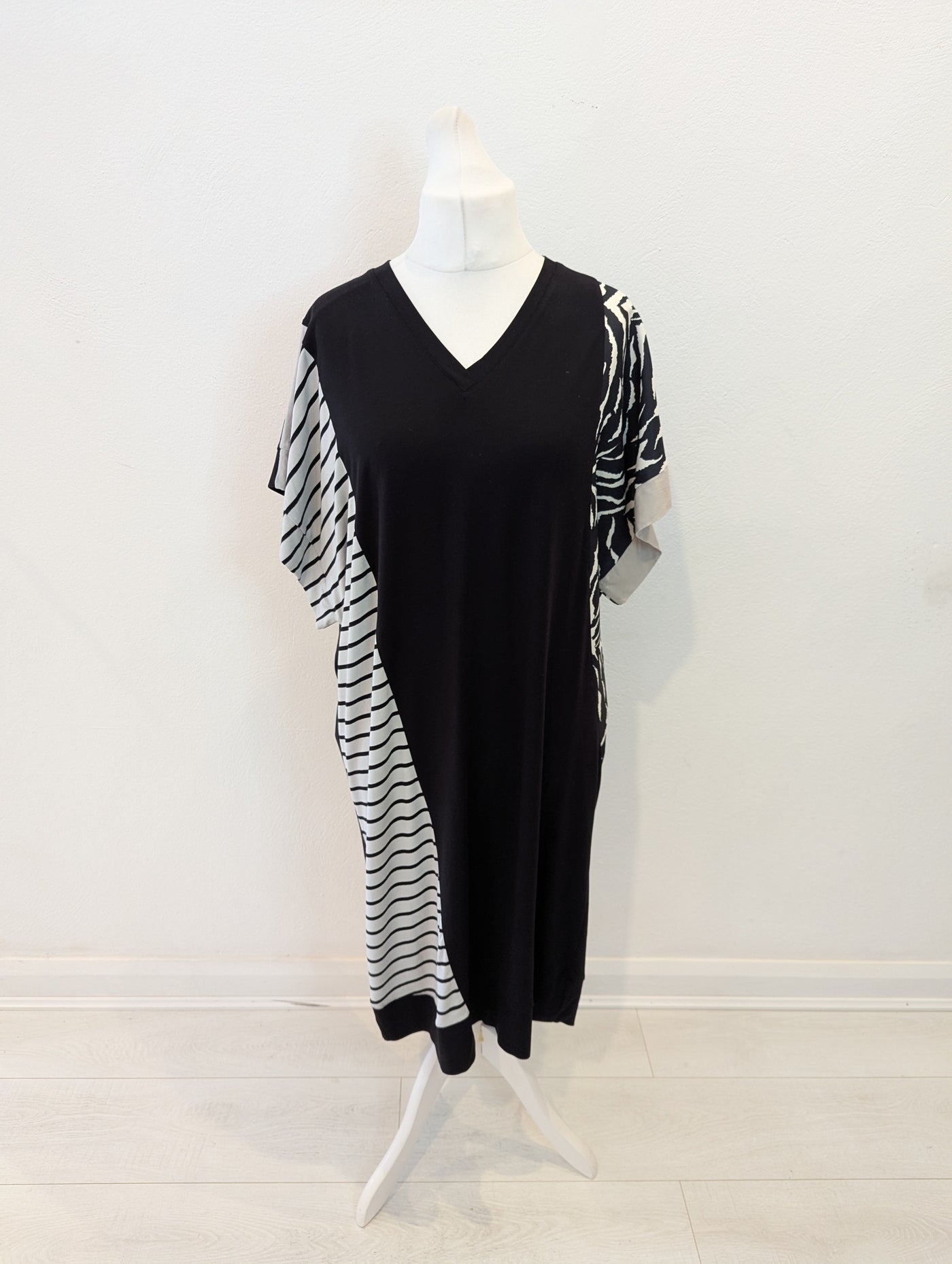 Seva Black Stripe/Animal Kaftan XL