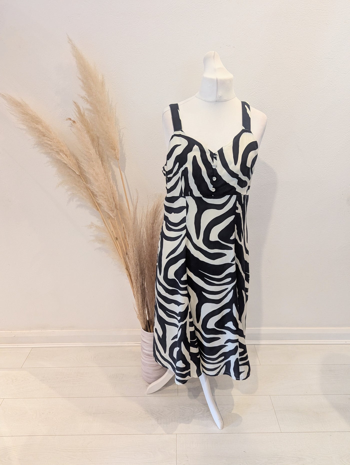 Jensen Women Black/White Dress (missing button) 14