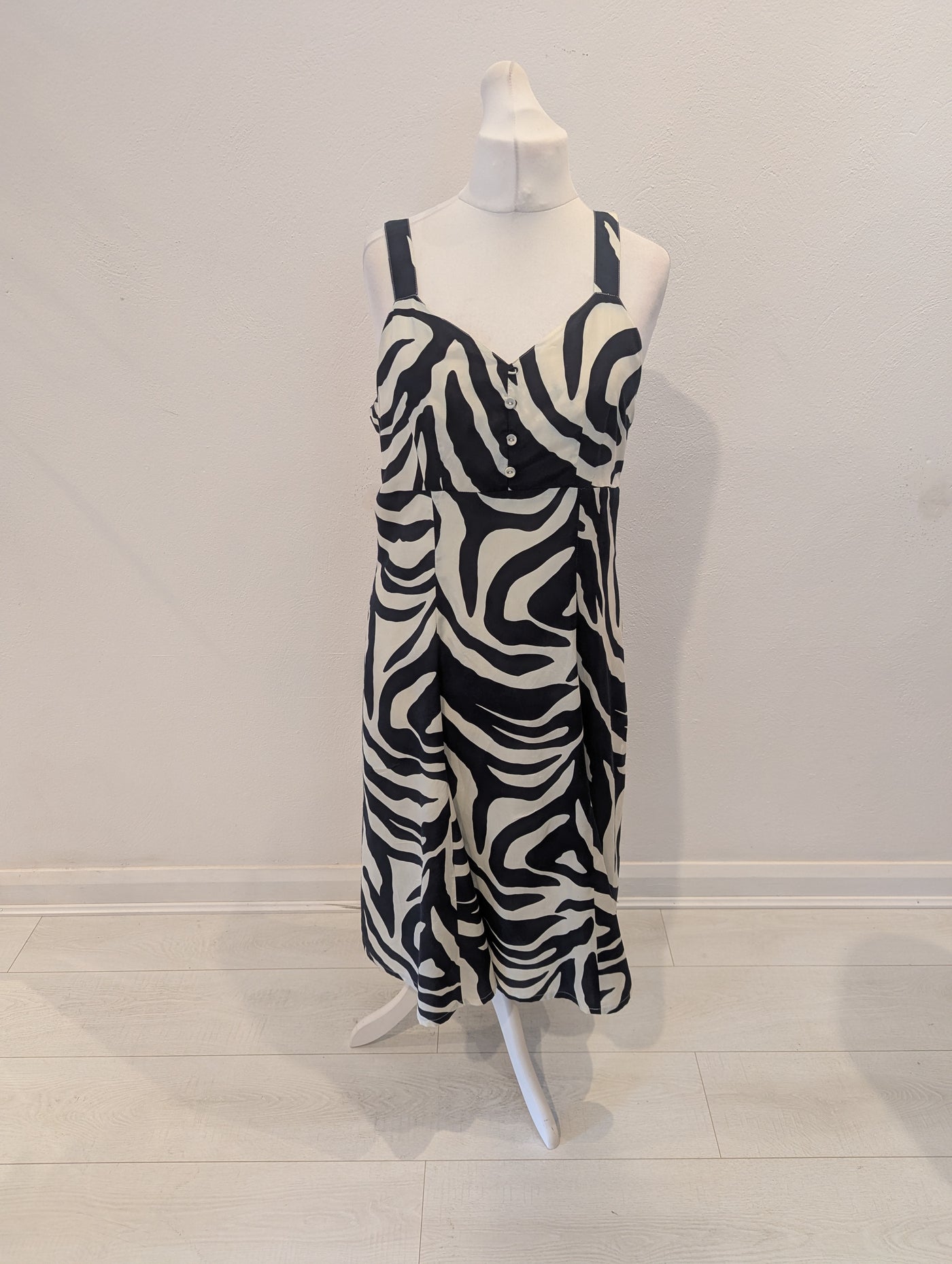 Jensen Women Black/White Dress (missing button) 14