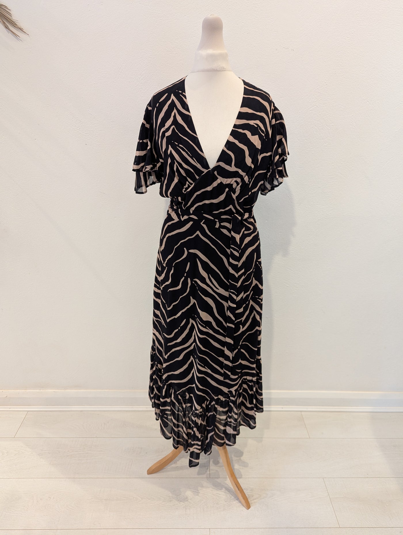 Lily and Lionel Black & Taupe Maxi S