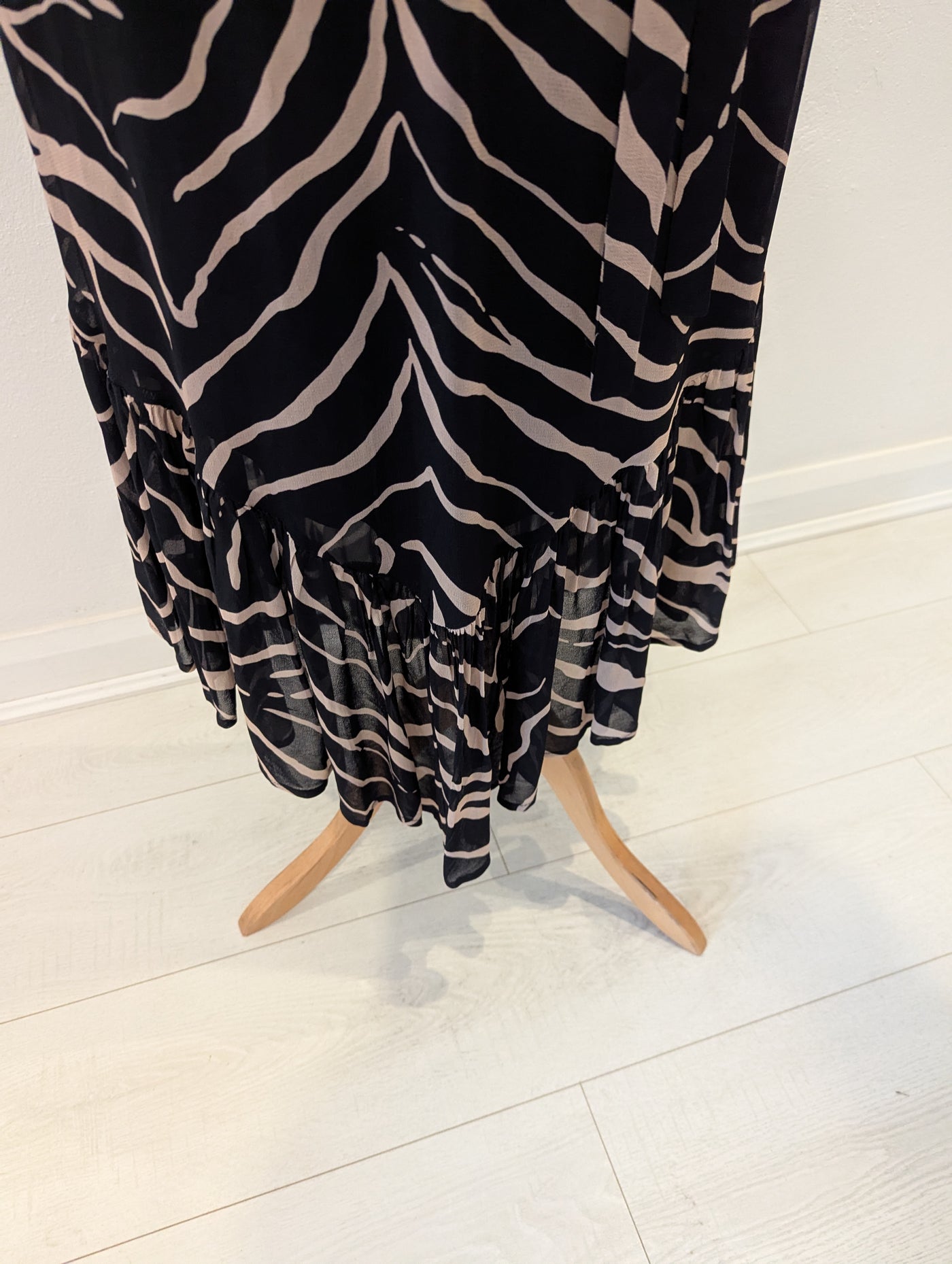 Lily and Lionel Black & Taupe Maxi S