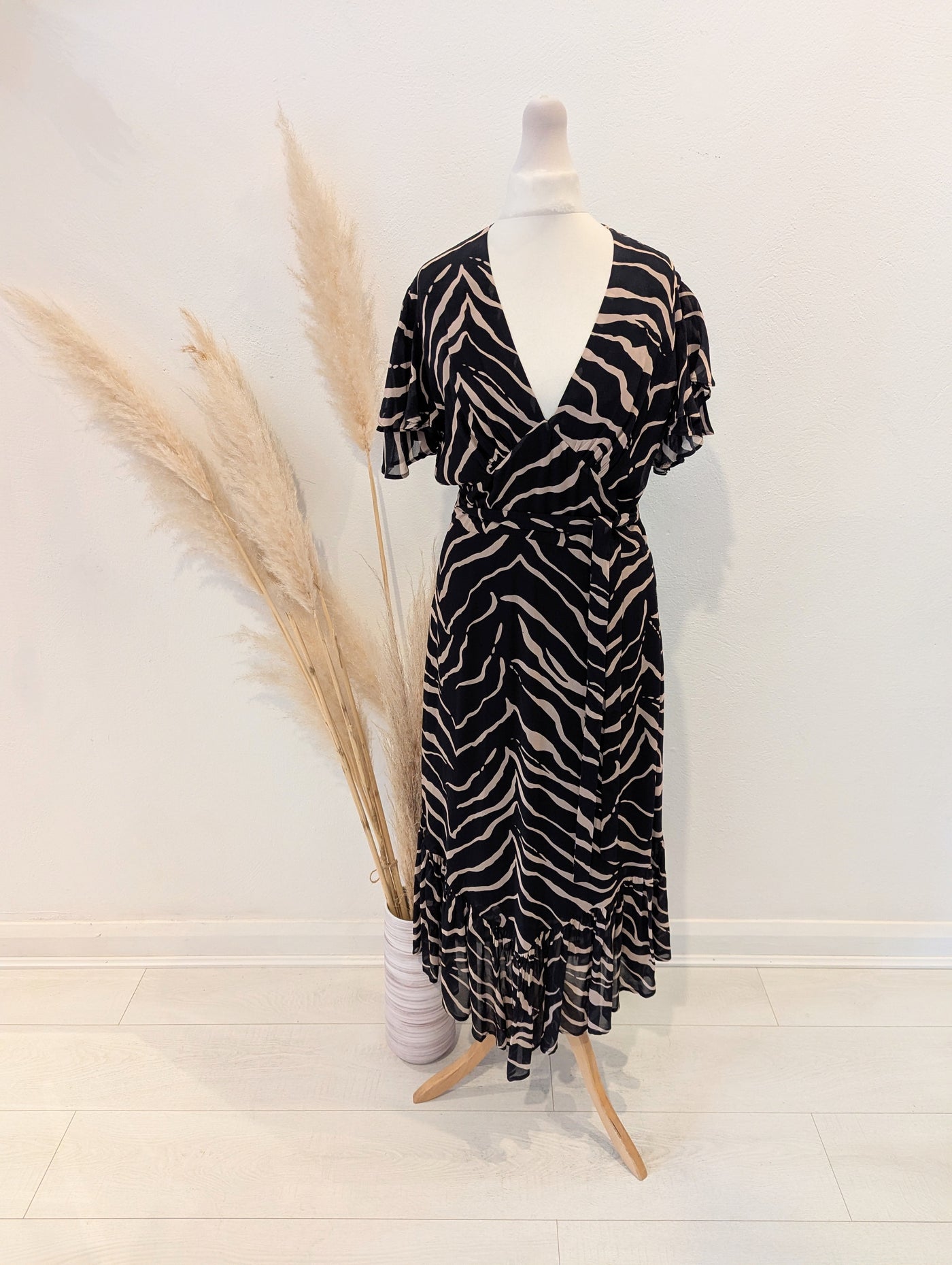Lily and Lionel Black & Taupe Maxi S