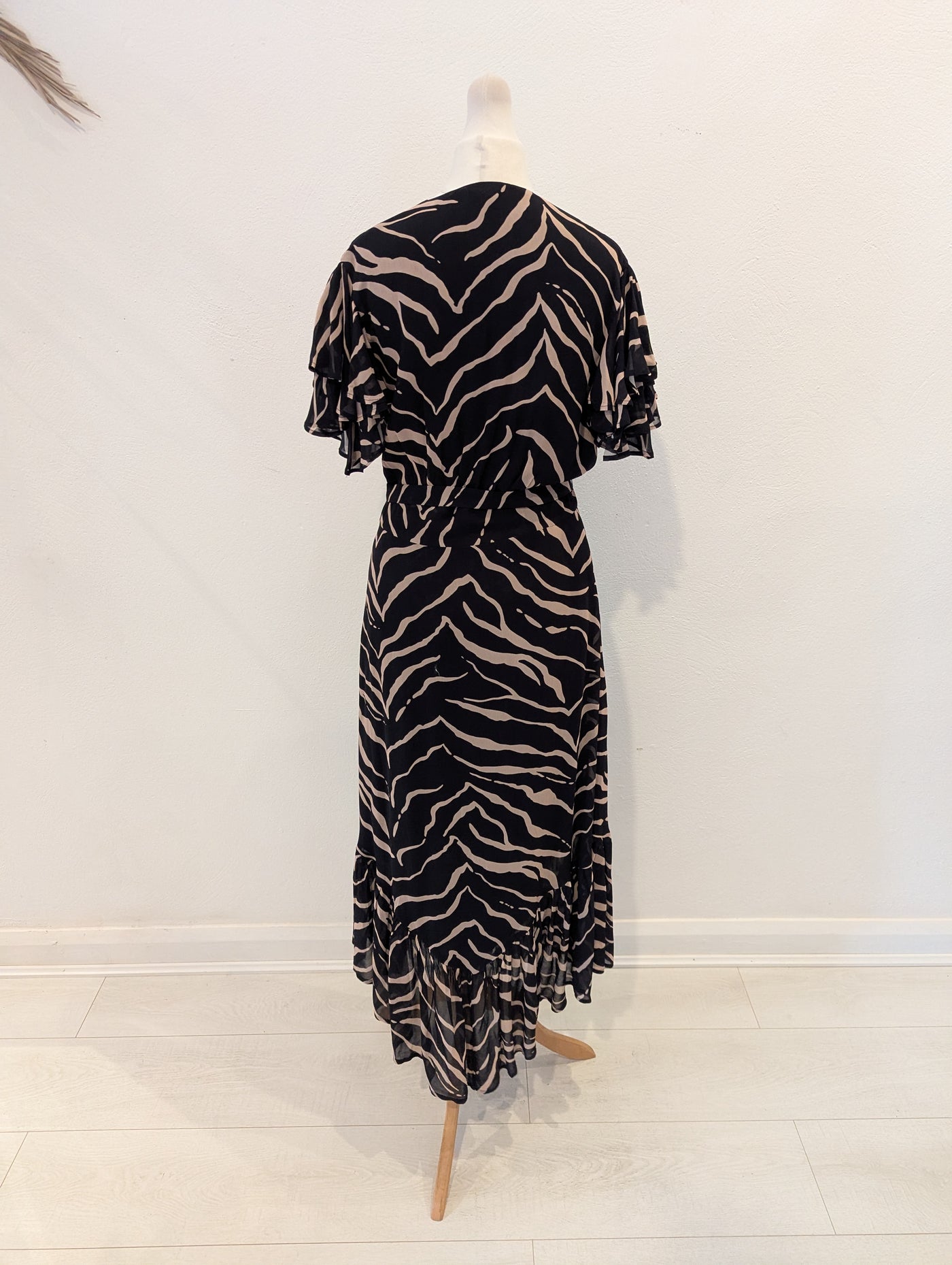Lily and Lionel Black & Taupe Maxi S
