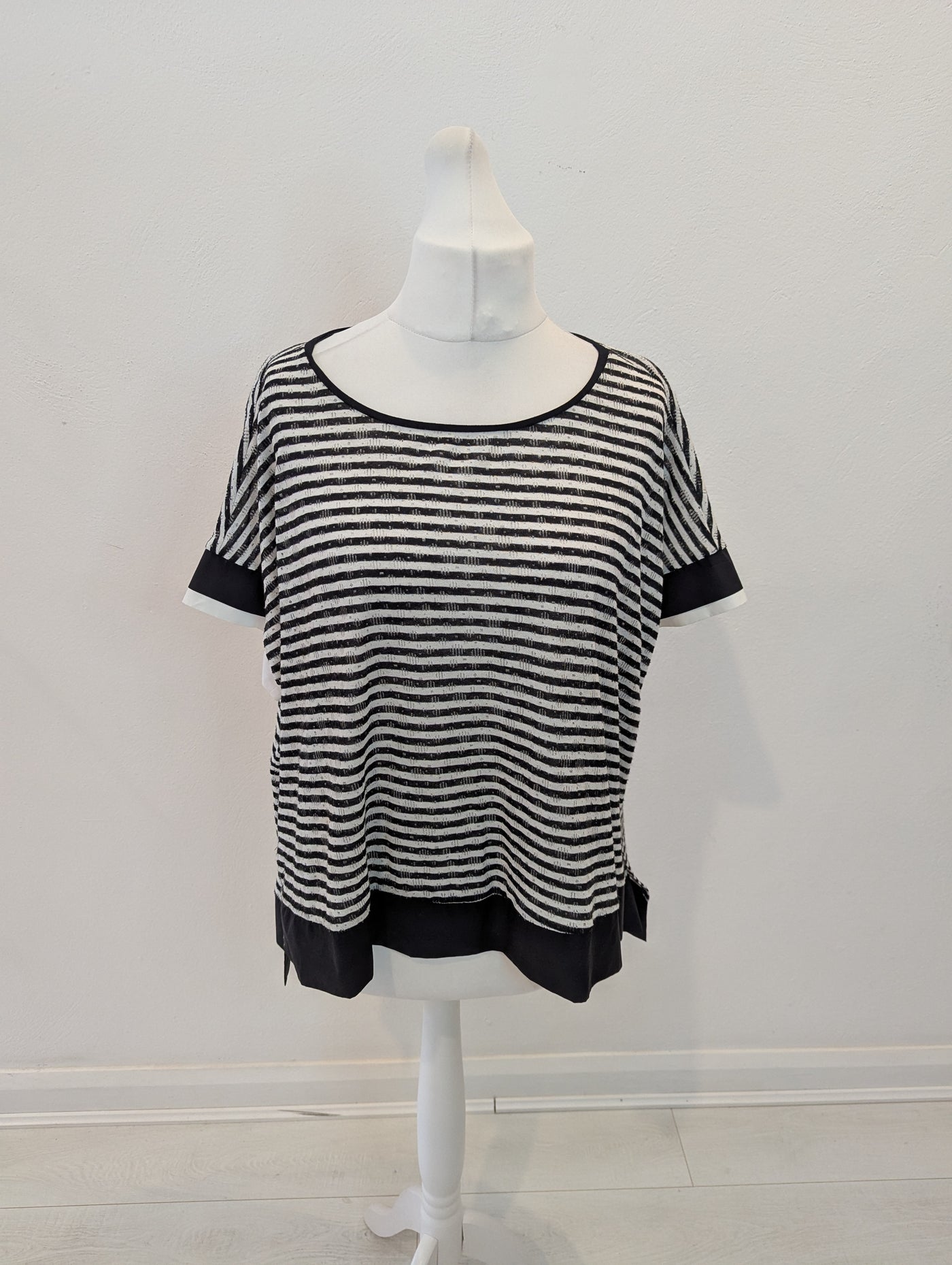 Ozai N KU Black/White Stripe Top Size Medium