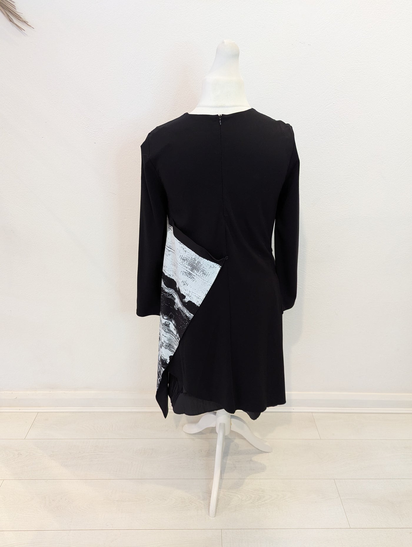 Uchuu Montreal Black/White Jersey Mix Dress One Size