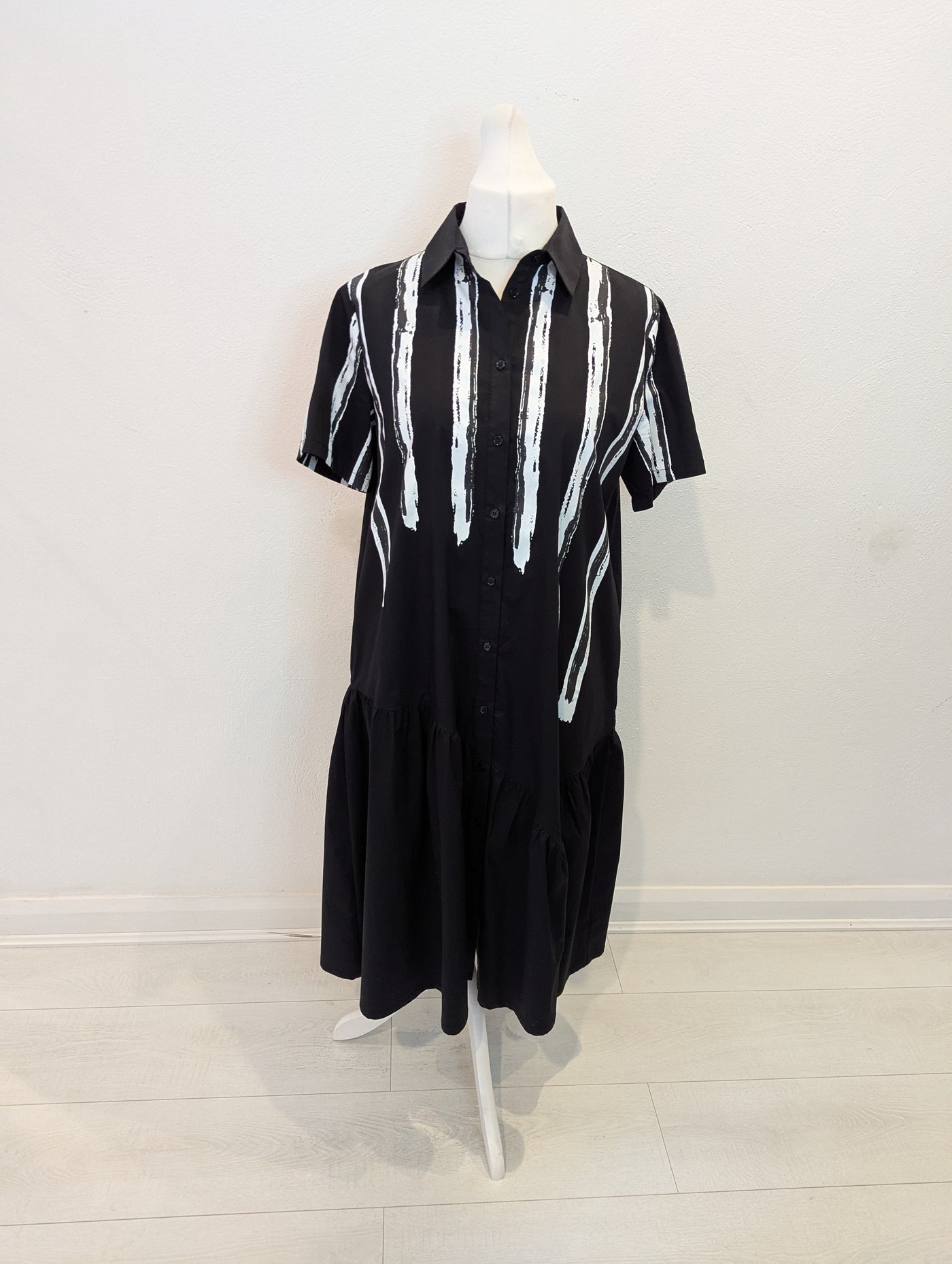 Uchuu Montreal Black/White Shirt Dress One Size