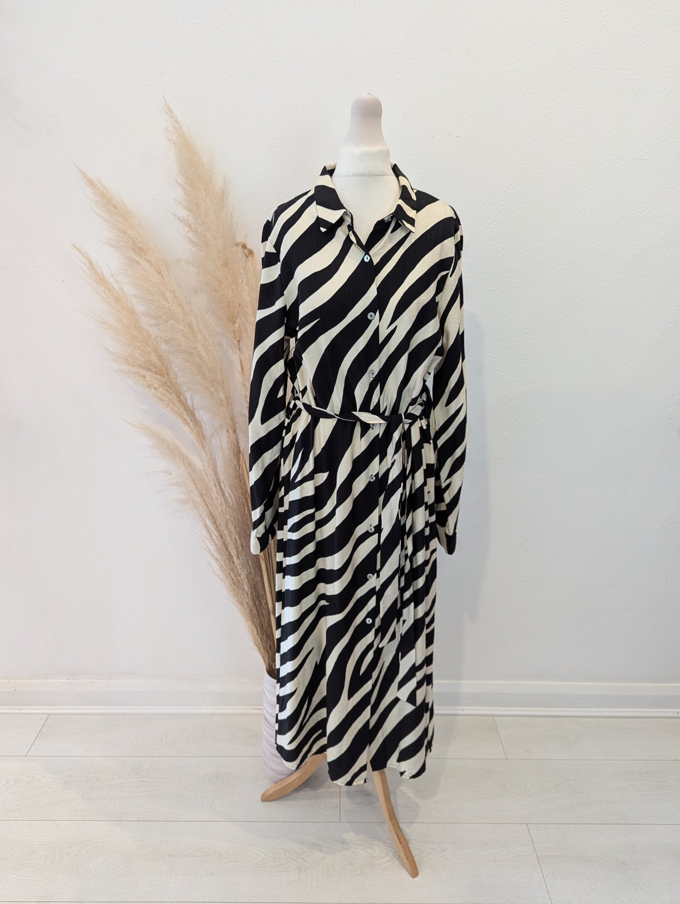 Vera & Lucy Black Zebra Dress S