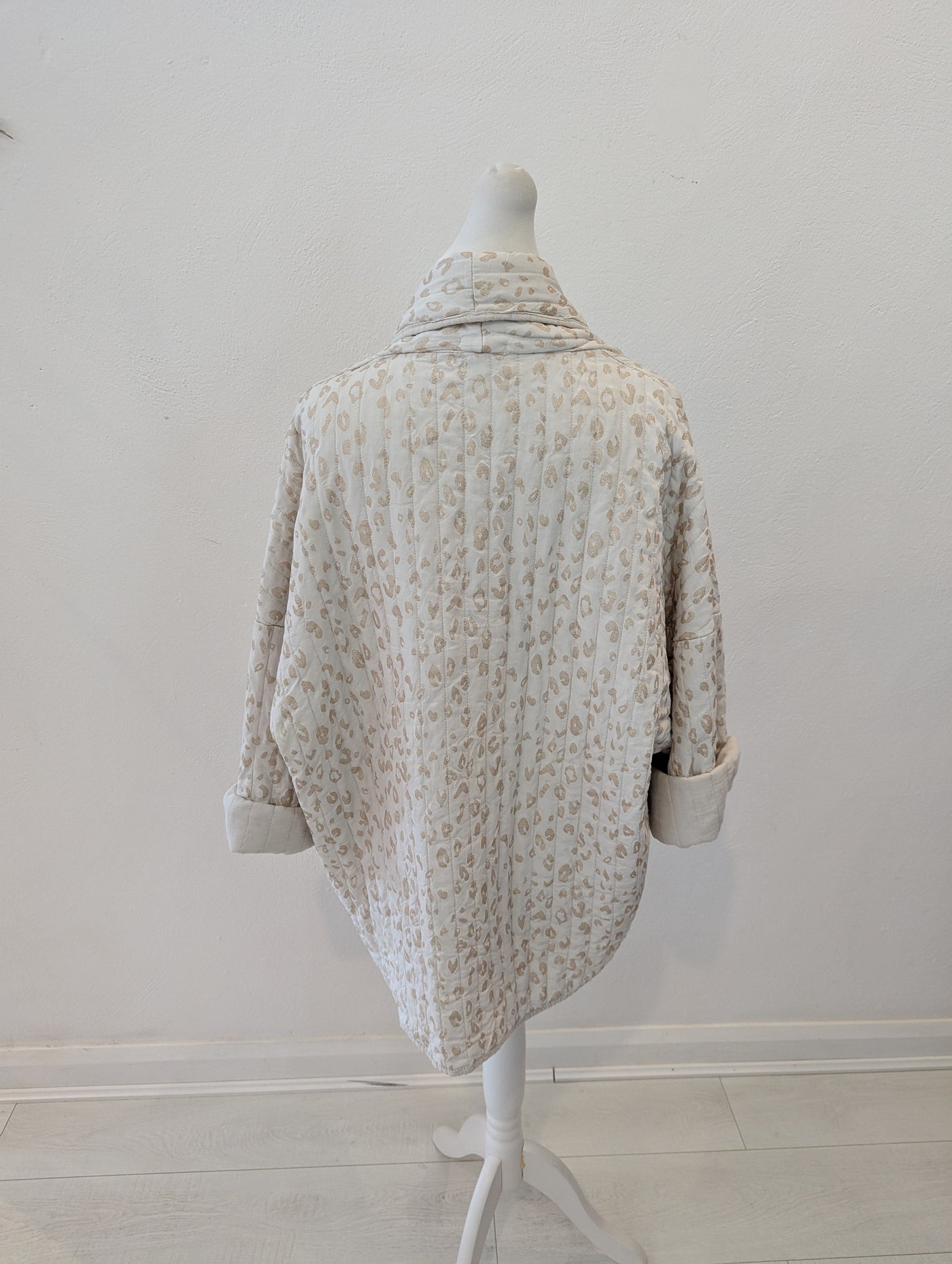 Style Hax cream animal print jacket One Size