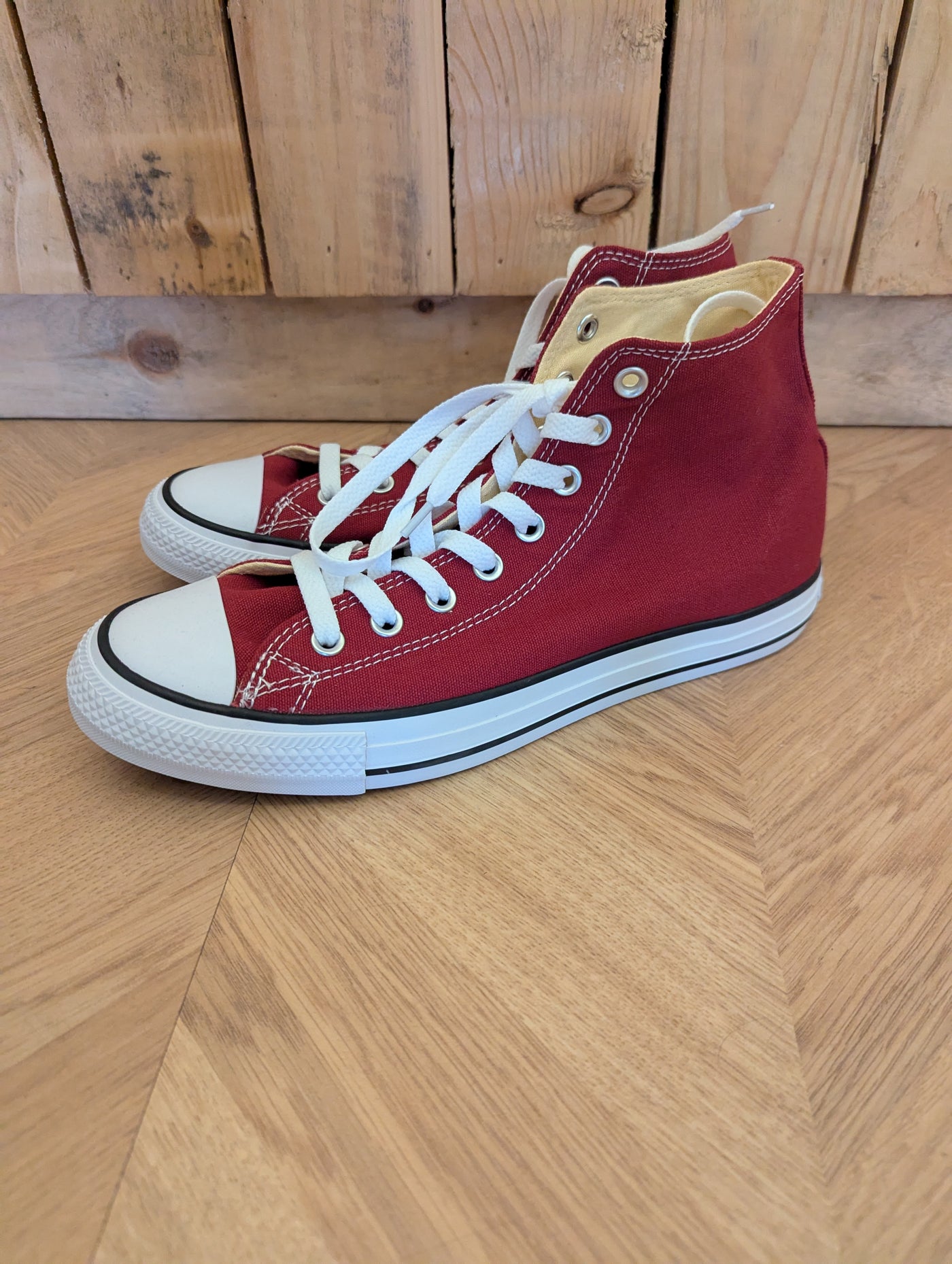 Converse Wine Size 8
