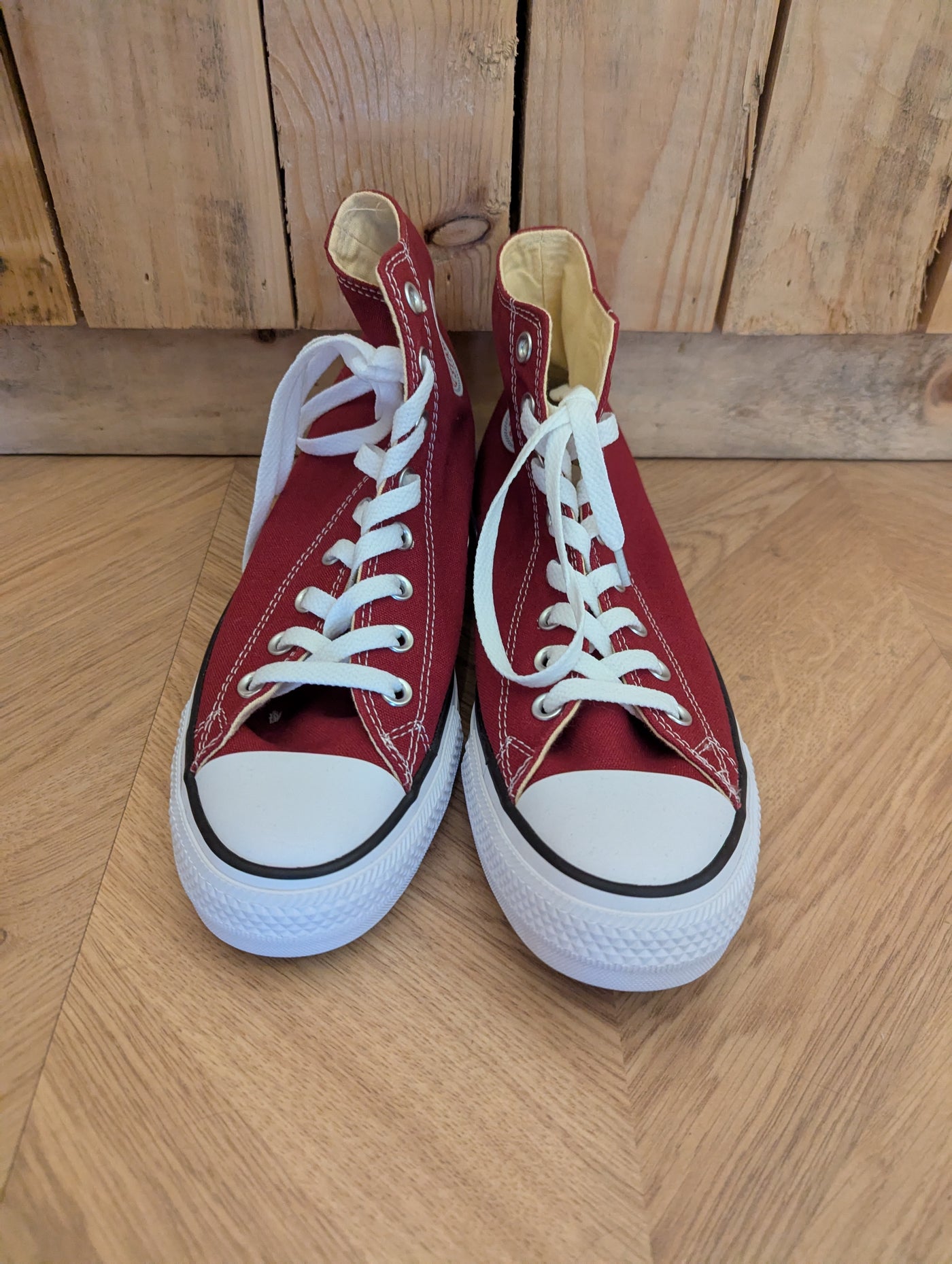 Converse Wine Size 8