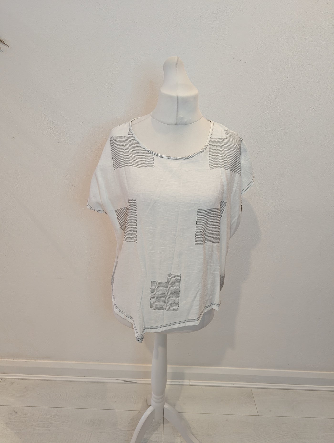My Soul White/Black Two Piece Top/Jacket Medium