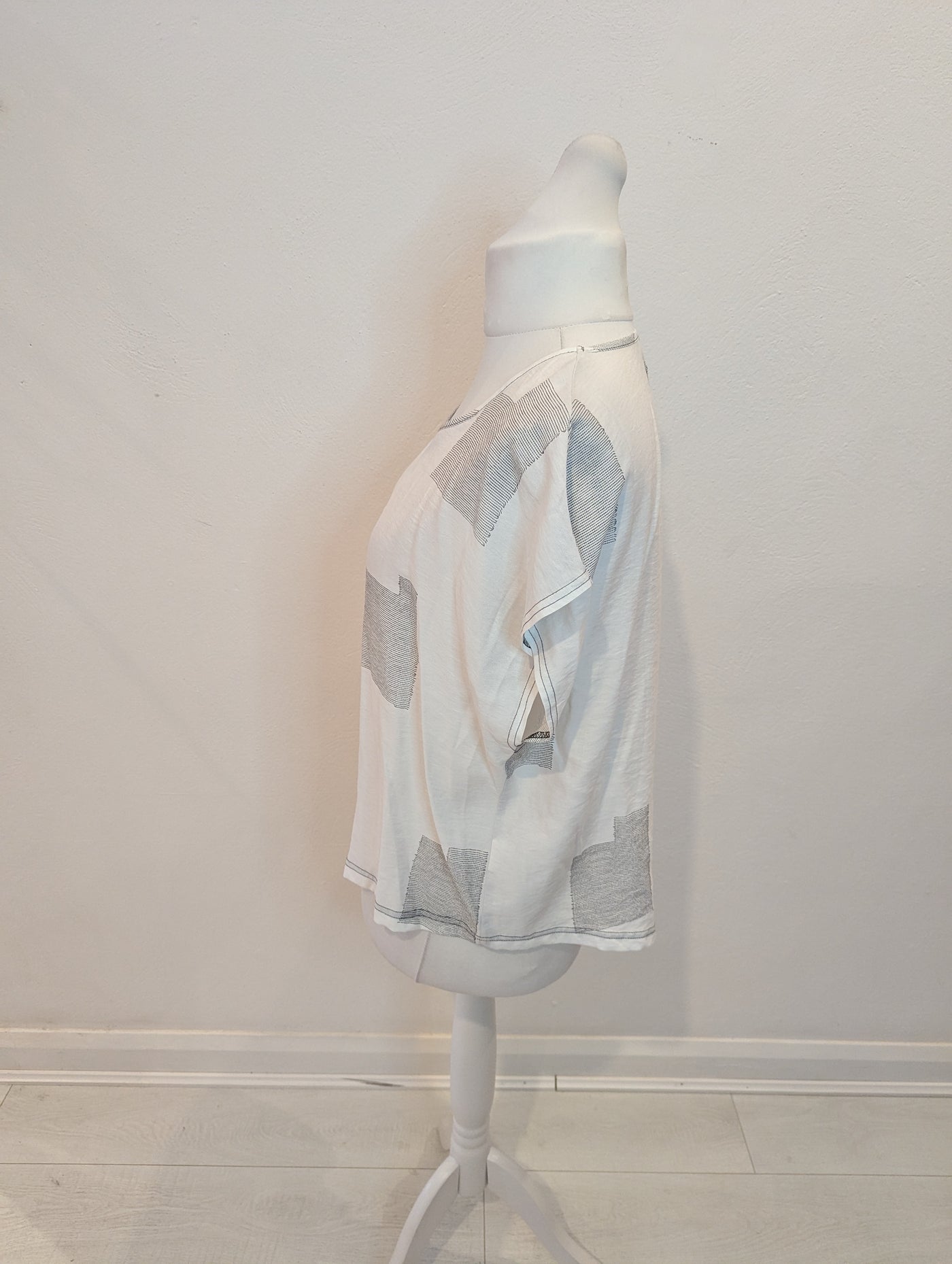 My Soul White/Black Two Piece Top/Jacket Medium