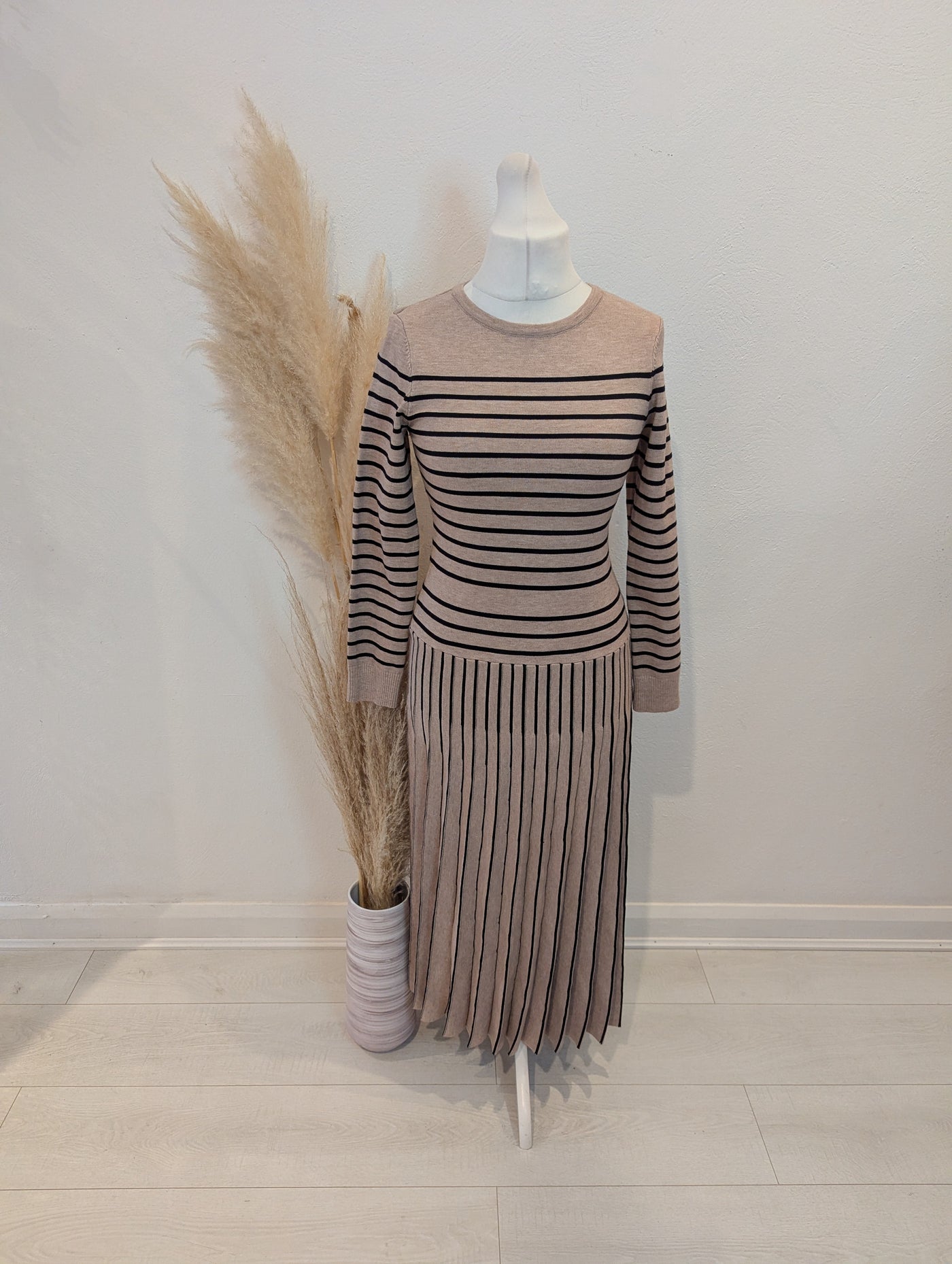 Anewsta Pleat Taupe Jumper Dress Large