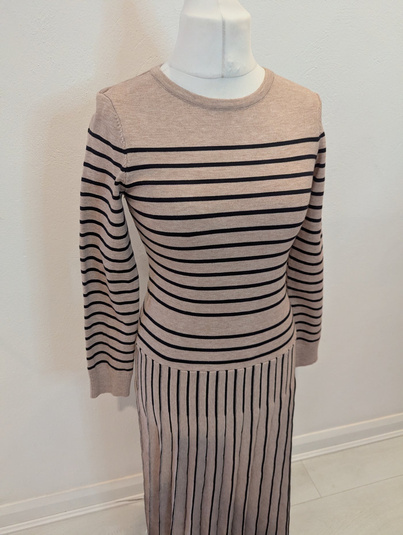 Anewsta Pleat Taupe Jumper Dress Large