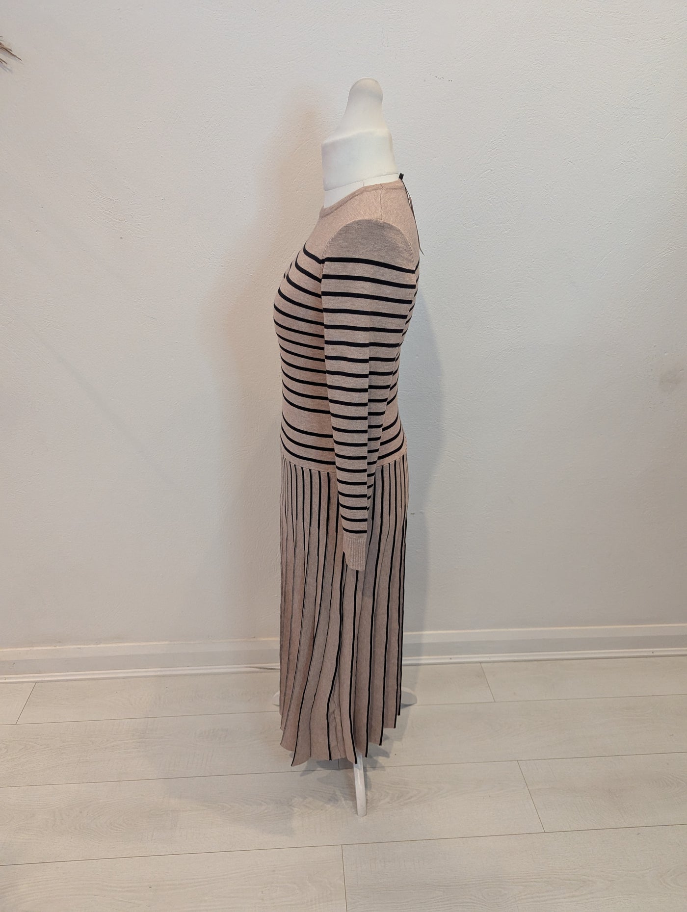 Anewsta Pleat Taupe Jumper Dress Large