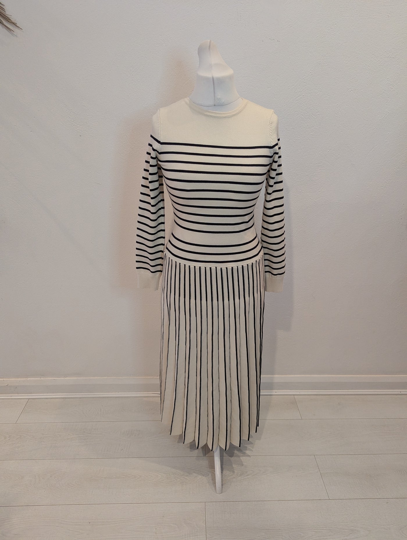 Anewsta Pleat Cream Jumper Dress Large
