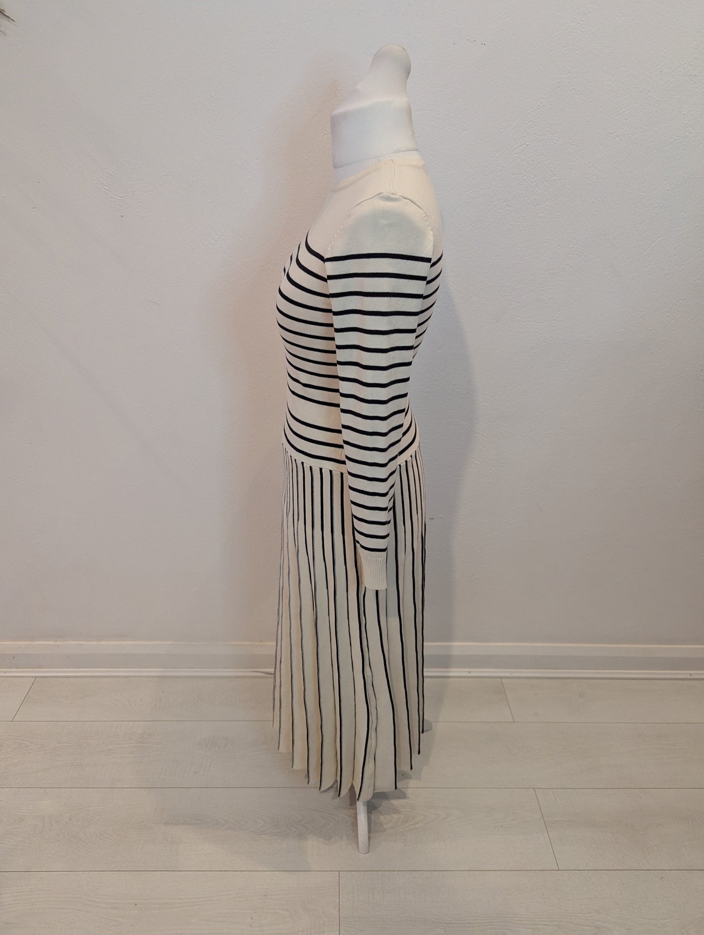 Anewsta Pleat Cream Jumper Dress Large