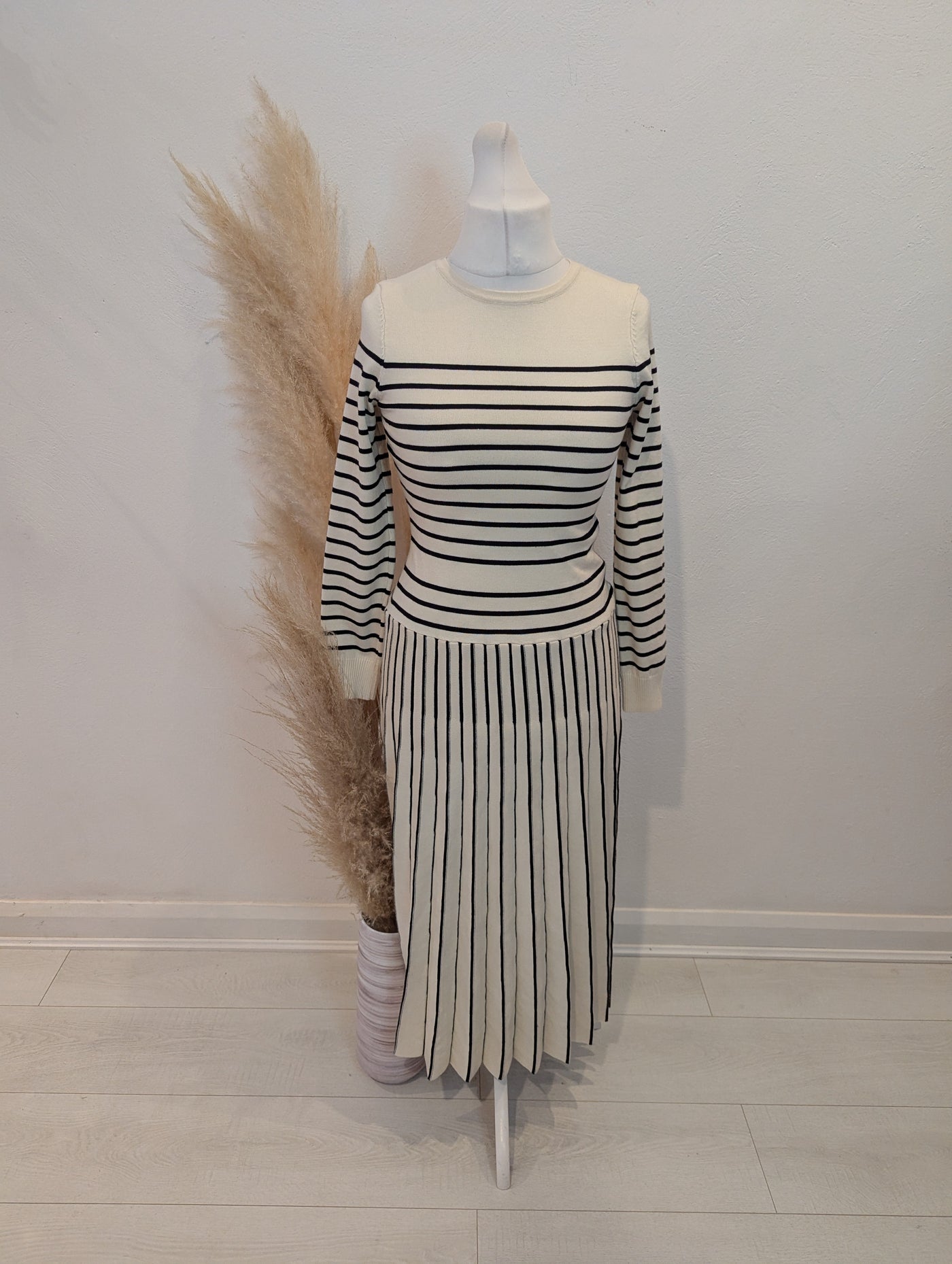 Anewsta Pleat Cream Jumper Dress Large