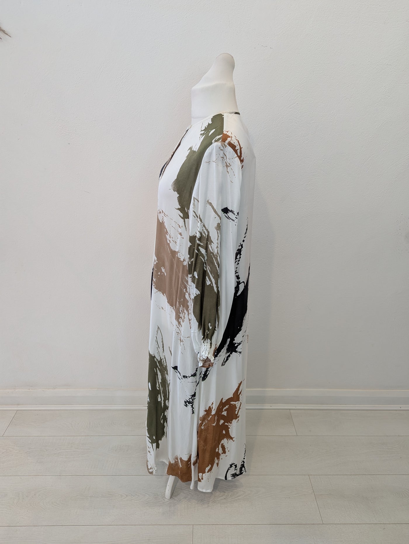 Q Neel White Mix Shirt Dress 18