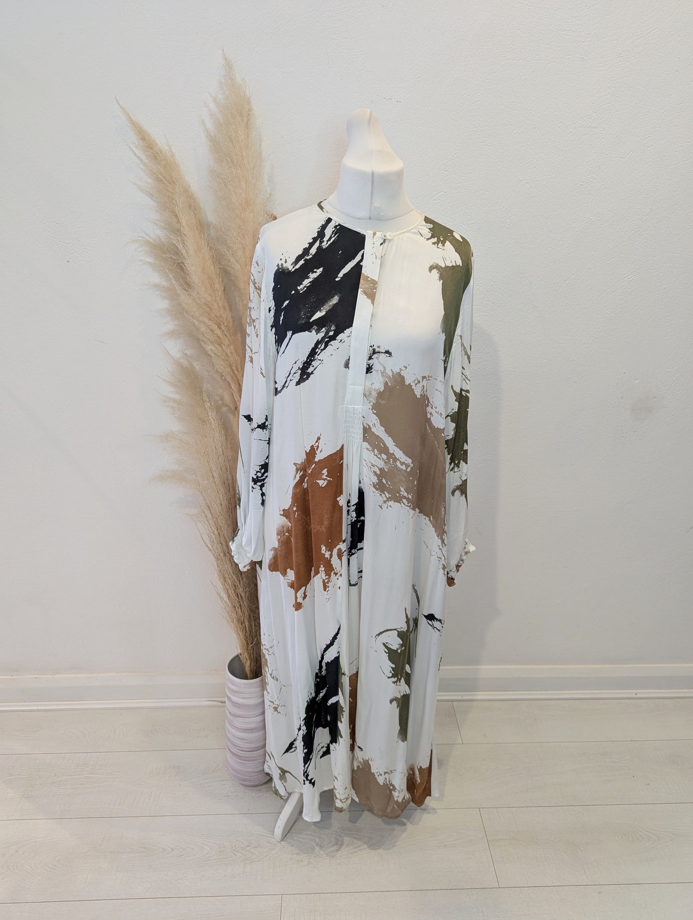 Q Neel White Mix Shirt Dress 18