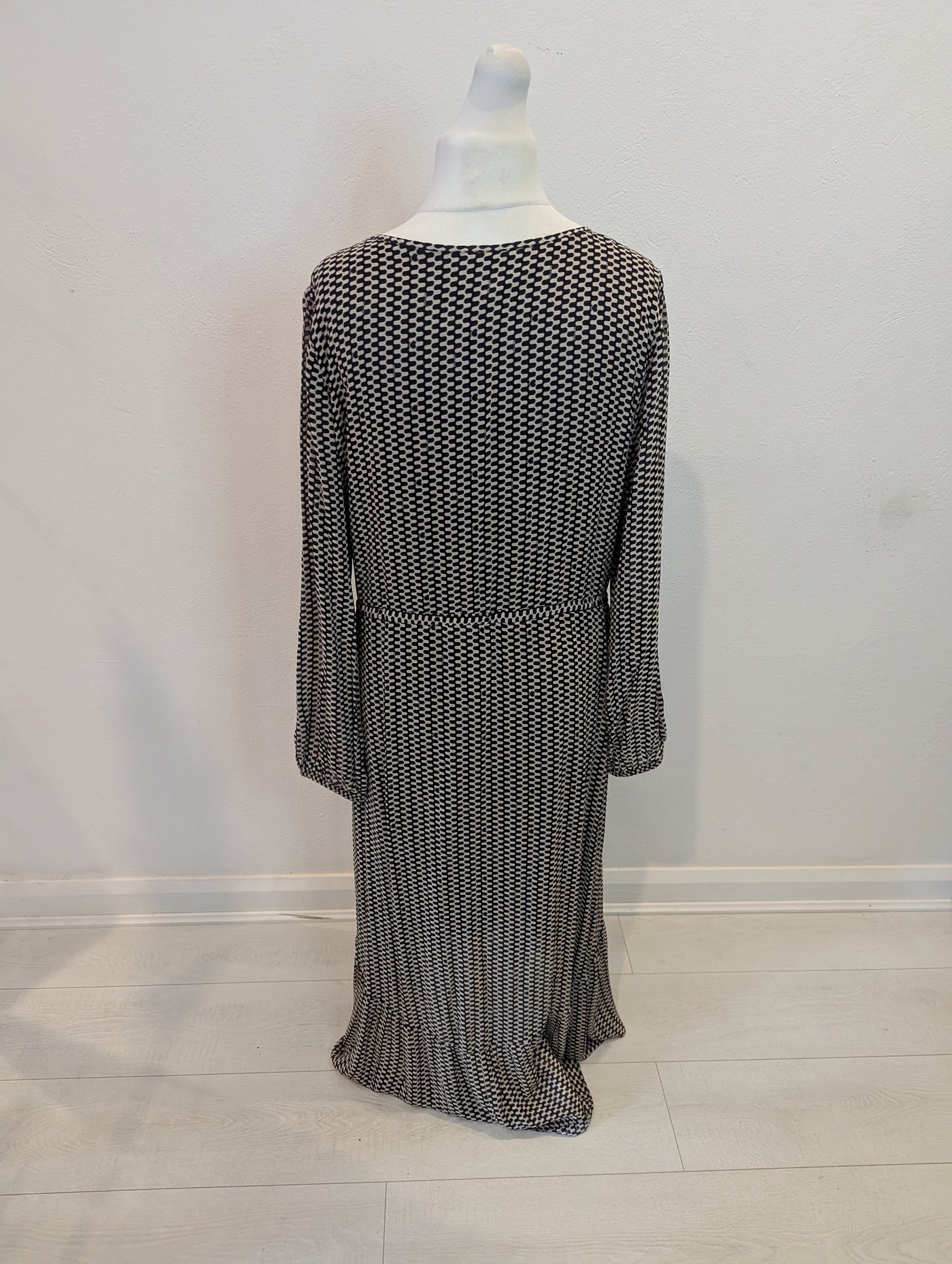 Saint + Sofia Black Print Maxi Dress Size 18