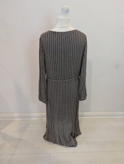 Saint + Sofia Black Print Maxi Dress Size 18