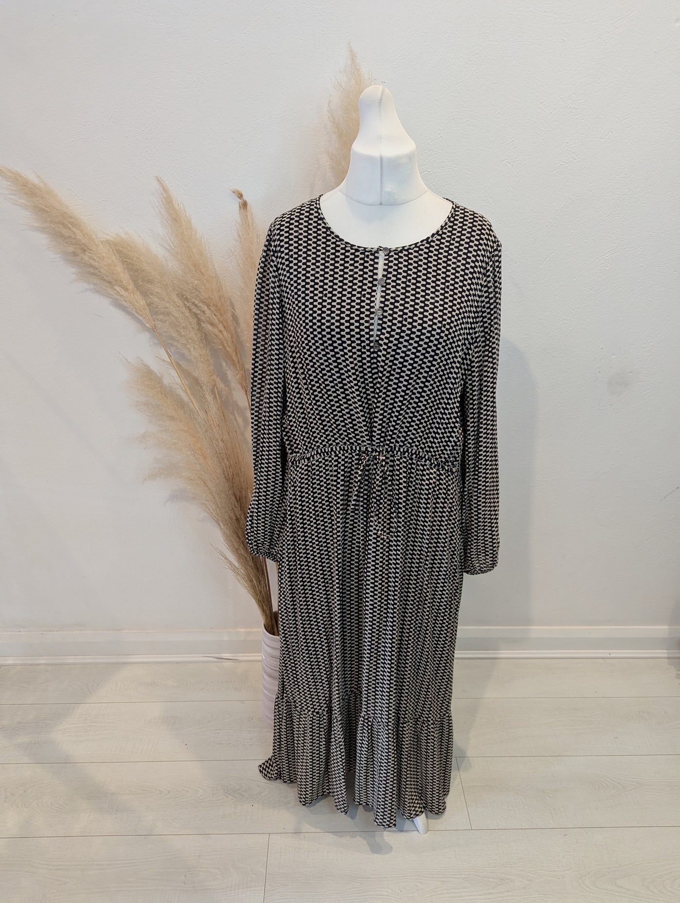 Saint + Sofia Black Print Maxi Dress Size 18