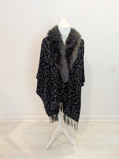 Rino & Pelle grey/ black fur collar shawl