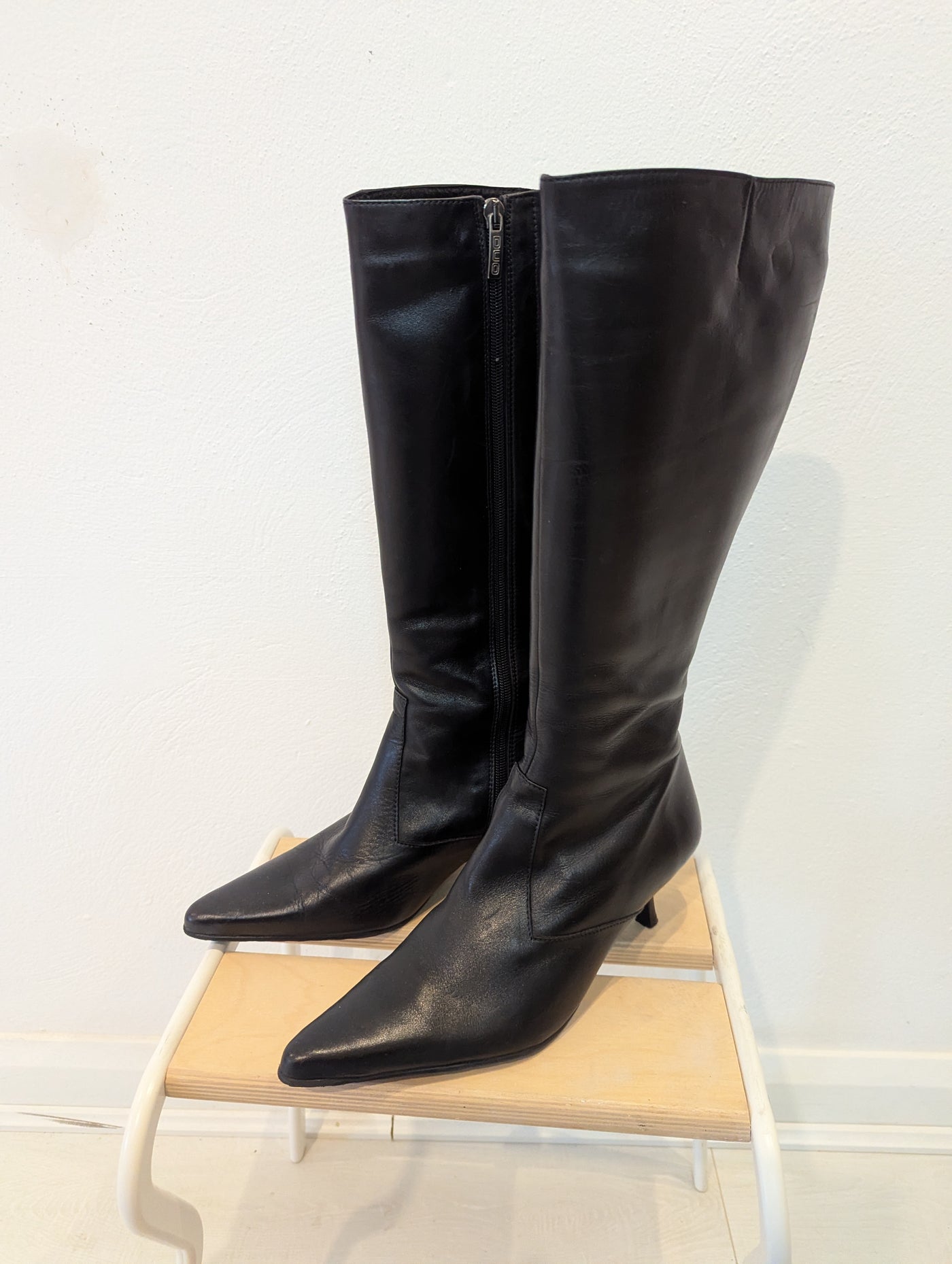 Duo Black Knee High Boots Size 7