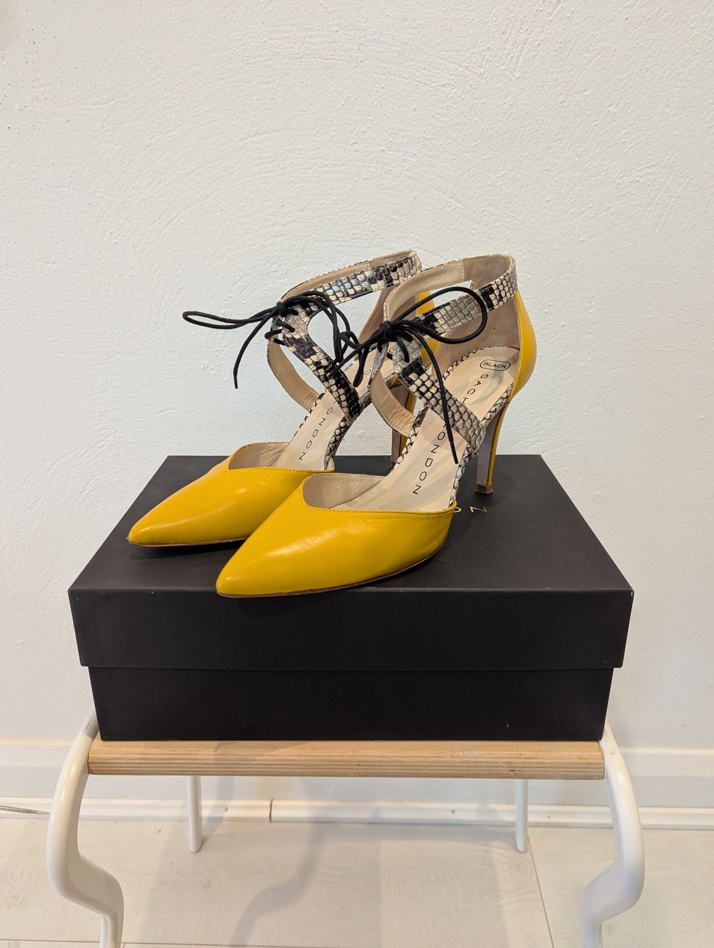 Sacha London Mustard Heels 6