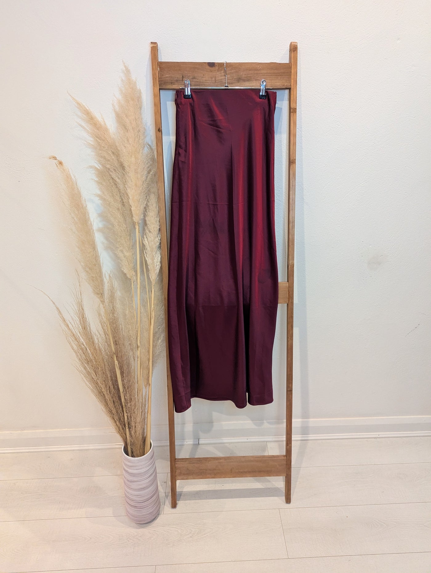 Elenza Burgundy Satin Skirt S