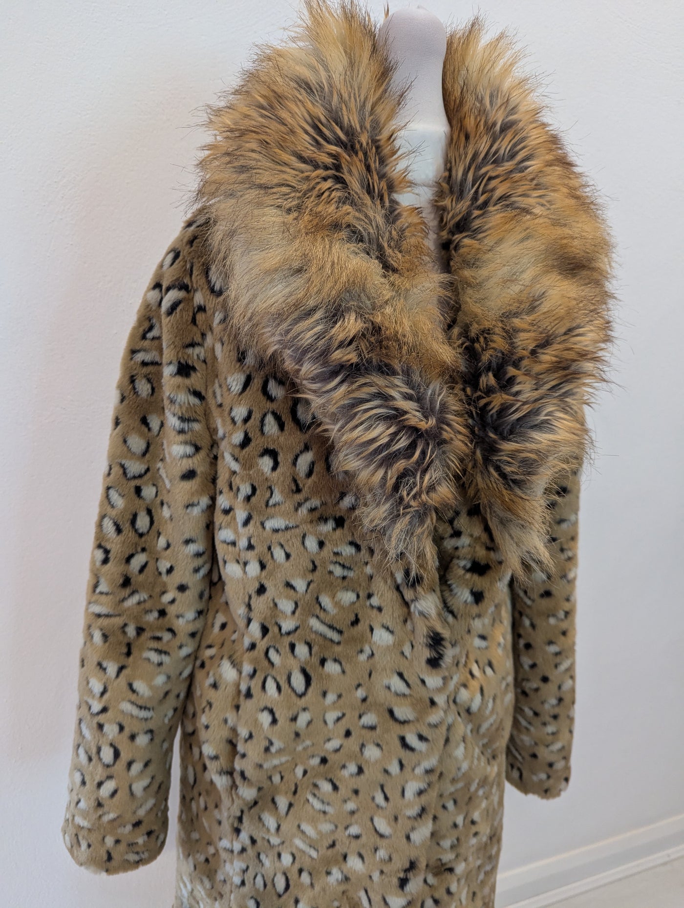 Biba Leopard faux Fur Coat 6
