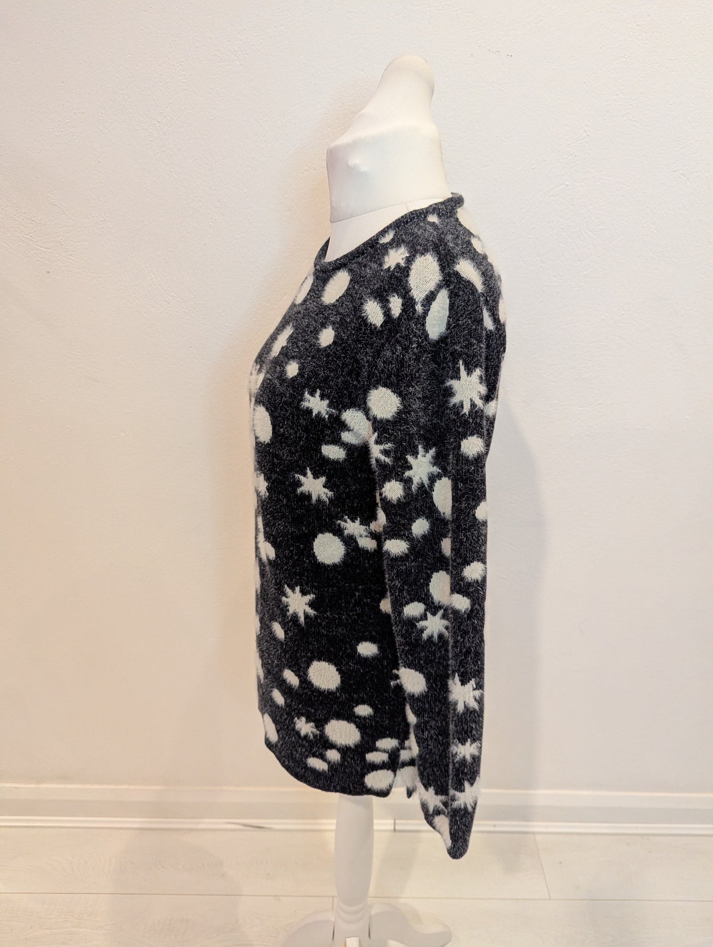 No2moro Black/White Jumper M