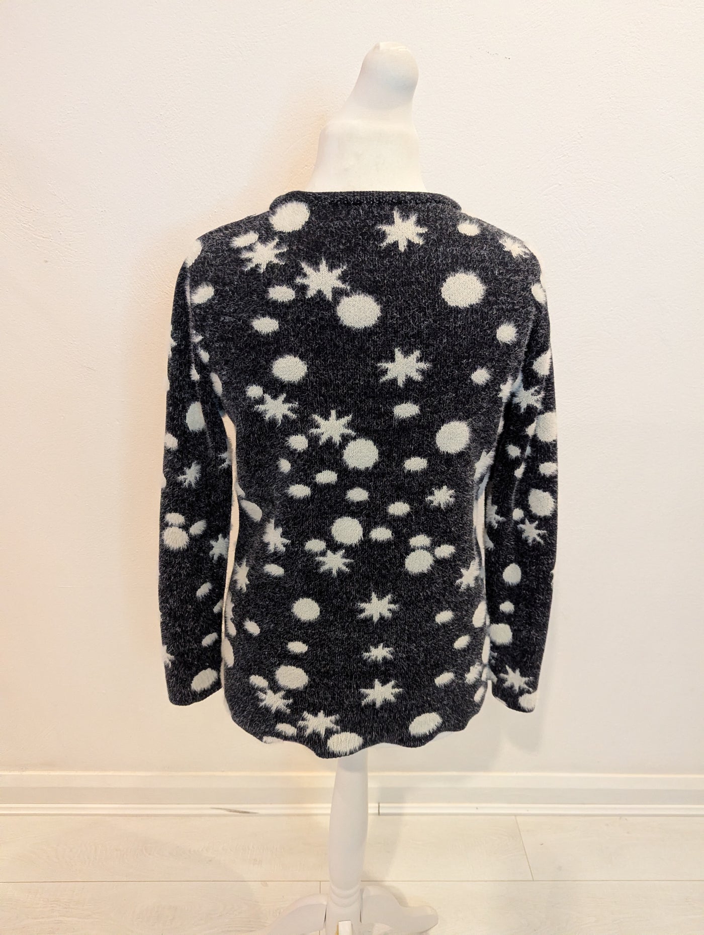 No2moro Black/White Jumper M