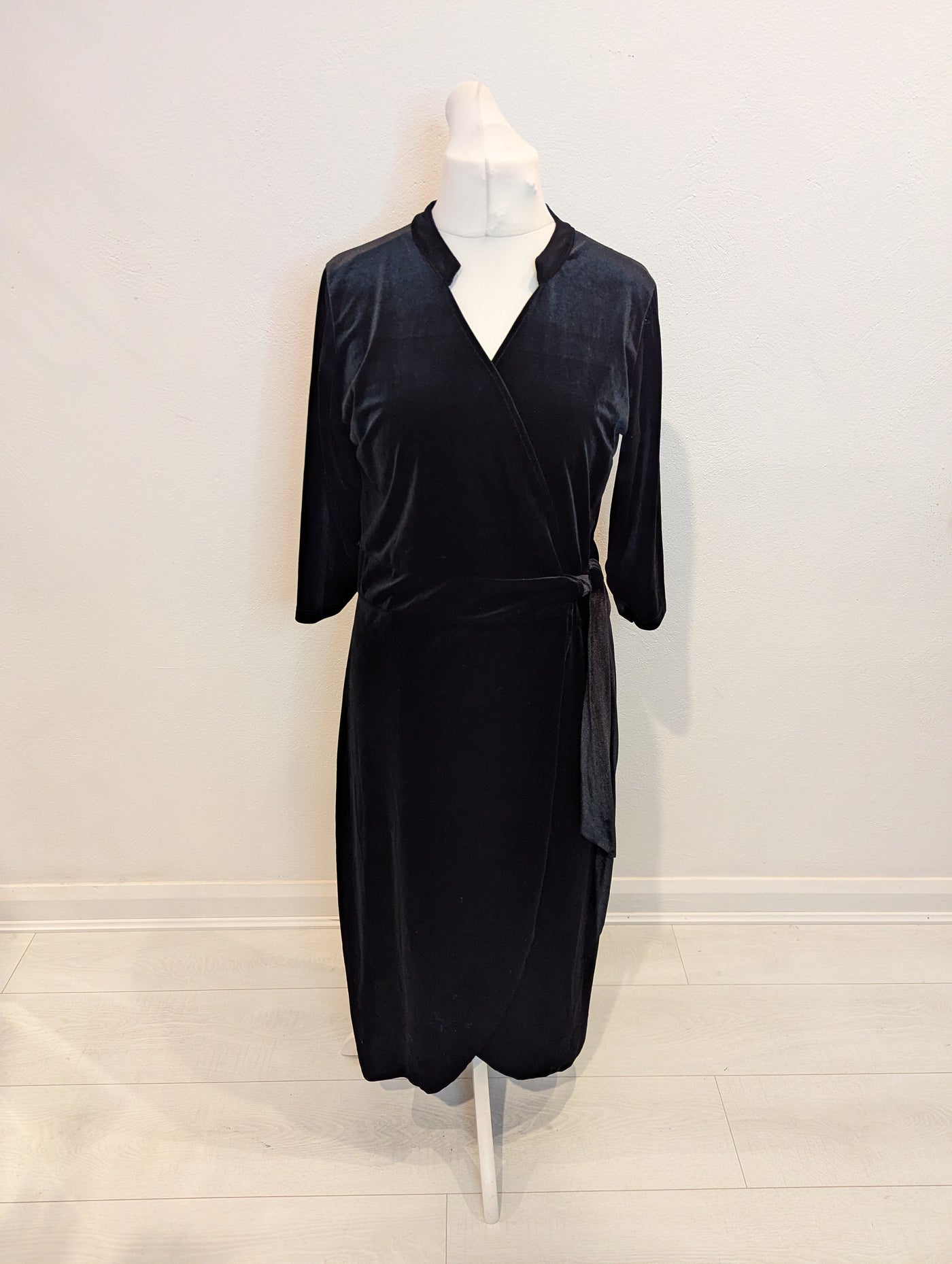 Kate & Pippa Black Velvet Wrap Dress M