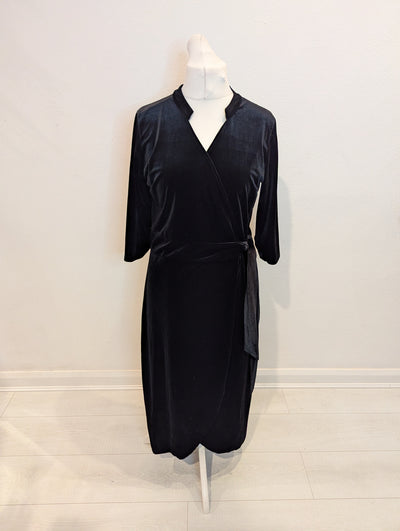 Kate & Pippa Black Velvet Wrap Dress M