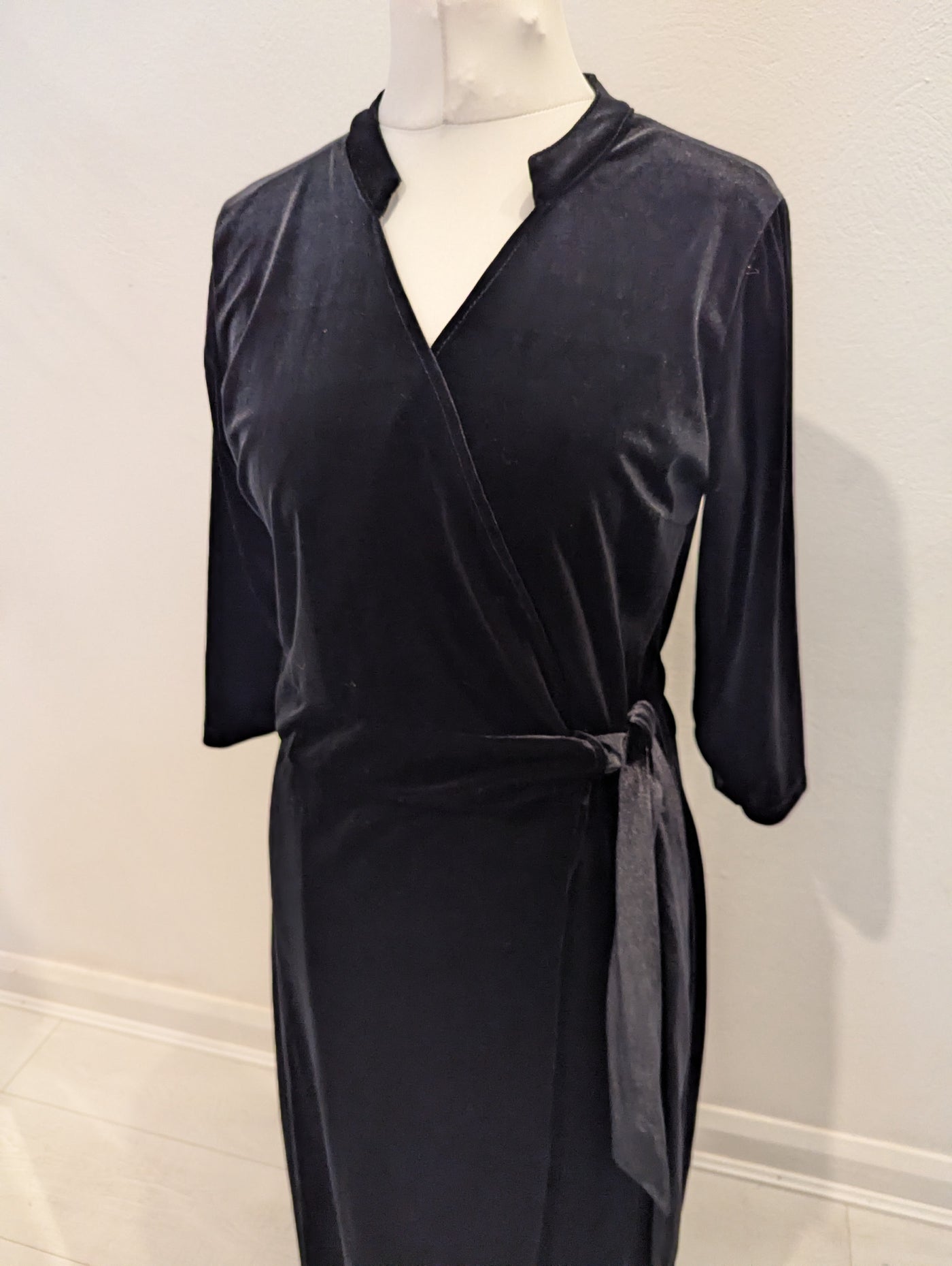 Kate & Pippa Black Velvet Wrap Dress M