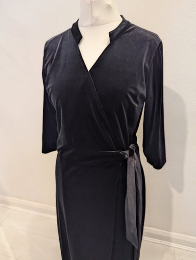 Kate & Pippa Black Velvet Wrap Dress M