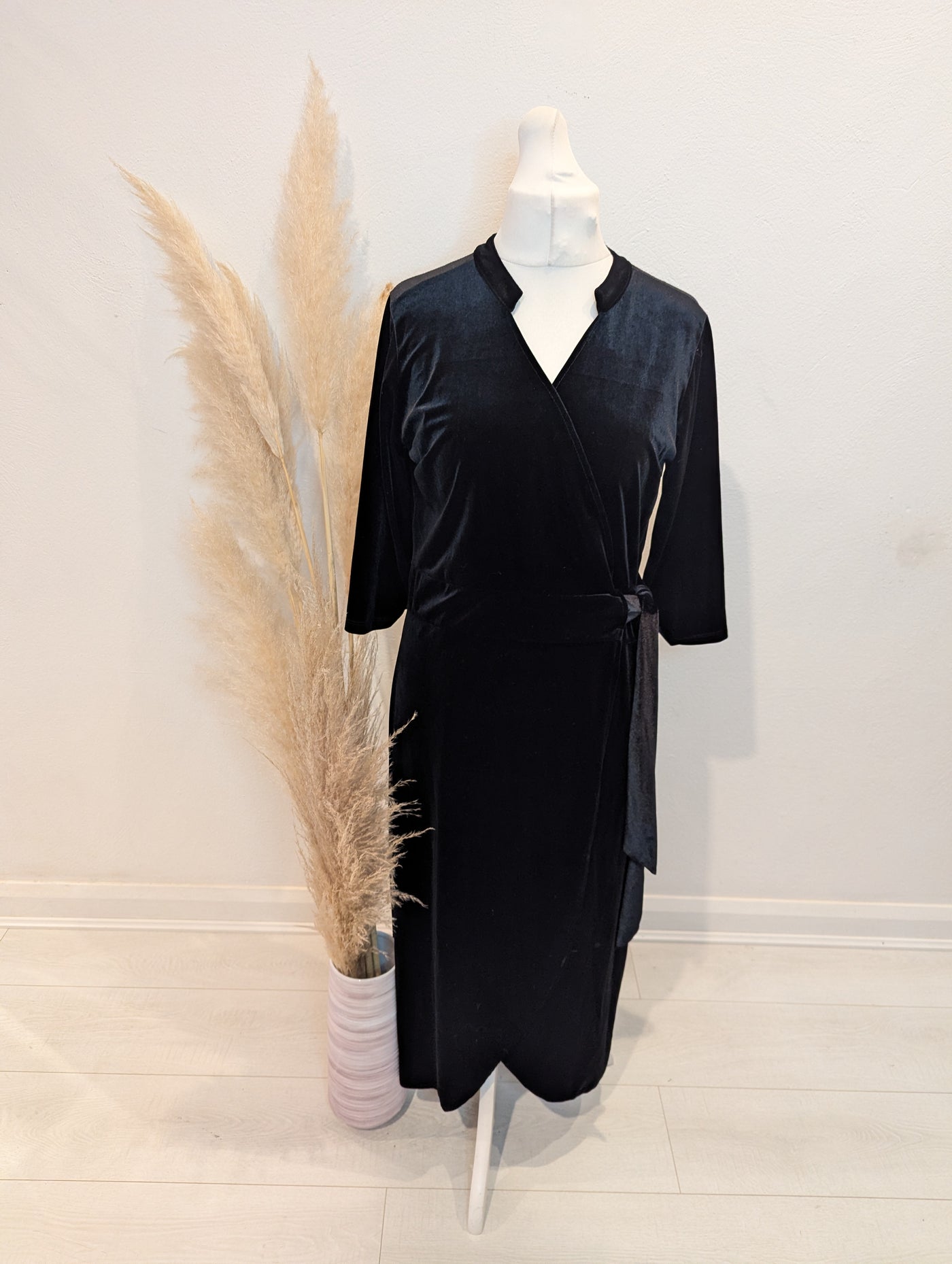 Kate & Pippa Black Velvet Wrap Dress M